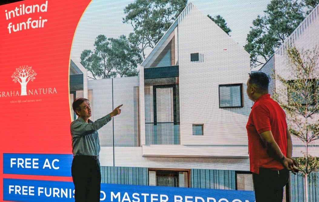 Direktur Pemasaran Intiland untuk Surabaya Harto Laksono (kiri) saat peluncuran Intiland FunFair, Kamis (13/10)