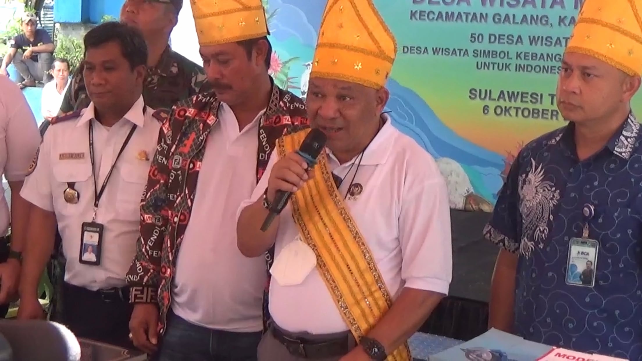 Deputi Pengembangan Destinasi dan Infrastruktur Kemenparekraf Vinsensius Jemadu (dua kanan). 