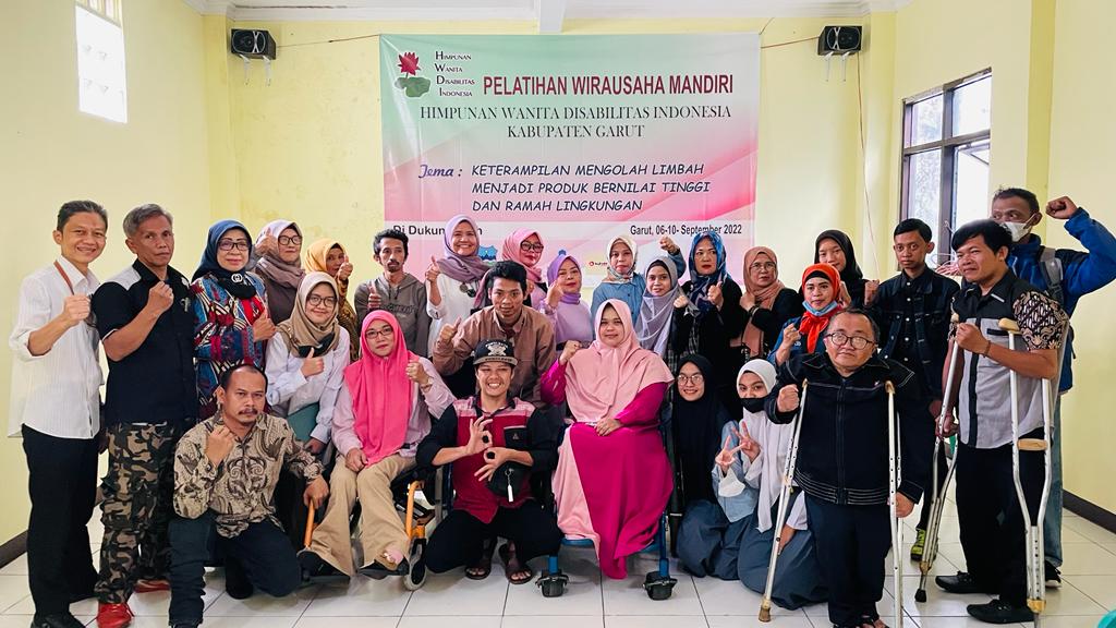 Pelatihan wirausaha bagi penyandang disabilitas, agar mereka bisa berbisnis dengan baik dan berhasil.