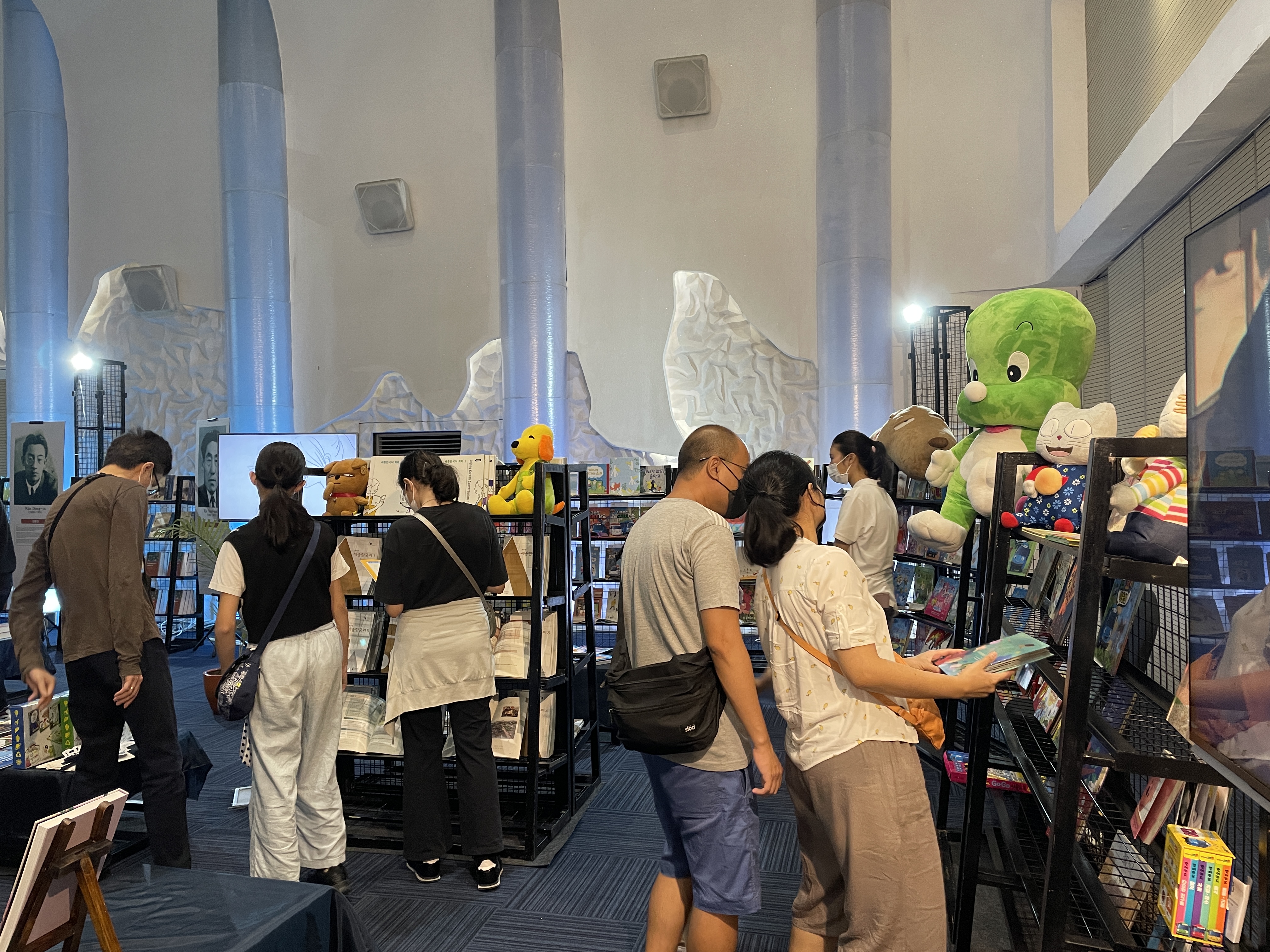 Pameran buku bertema K-Book: Beyond the Hallyu di Lotte Shopping Avenue, Ice Palace Concert Hall, Jakarta.