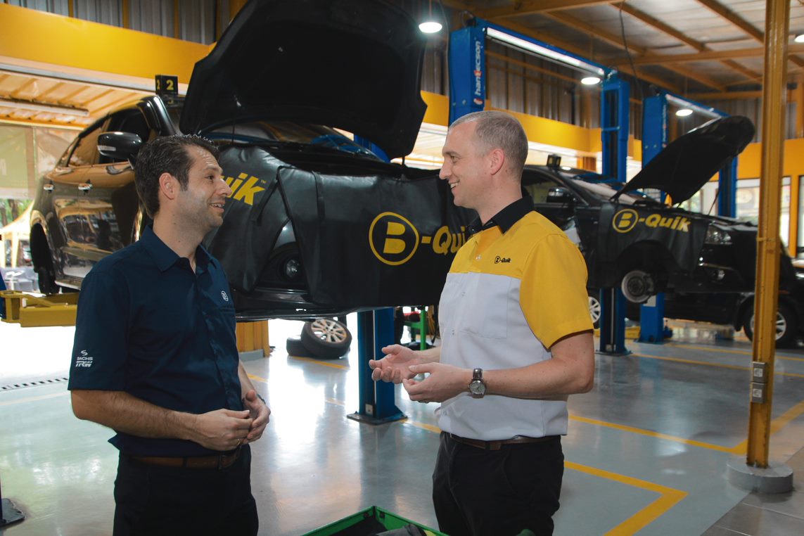 Head of Business Line Passenger Car-Asia Pacific Dominic Roth berbincang dengan Managing Director B-Quik Vincent L. Goettsch
