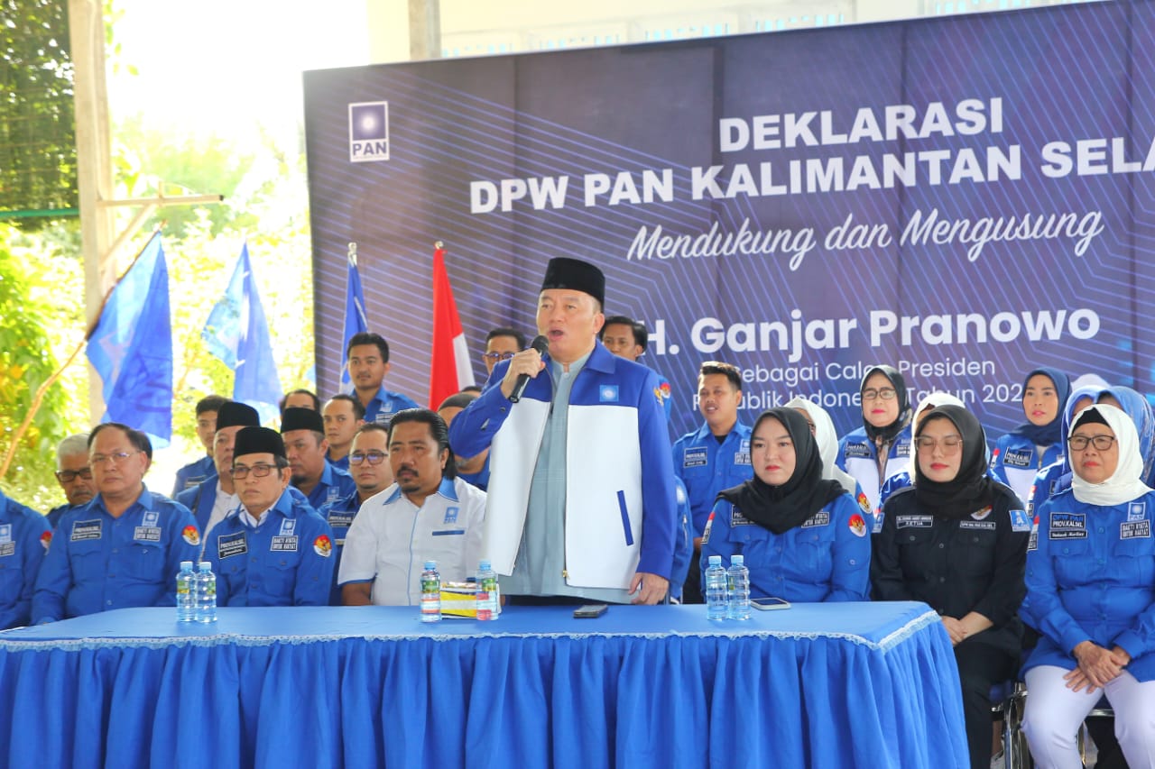  Ketua Umum DPW PAN Kalsel H Muhidin membacakan deklarasi mendukung Ganjar Pranowo sebagai capres 2024, Kamis (13/10/2022)