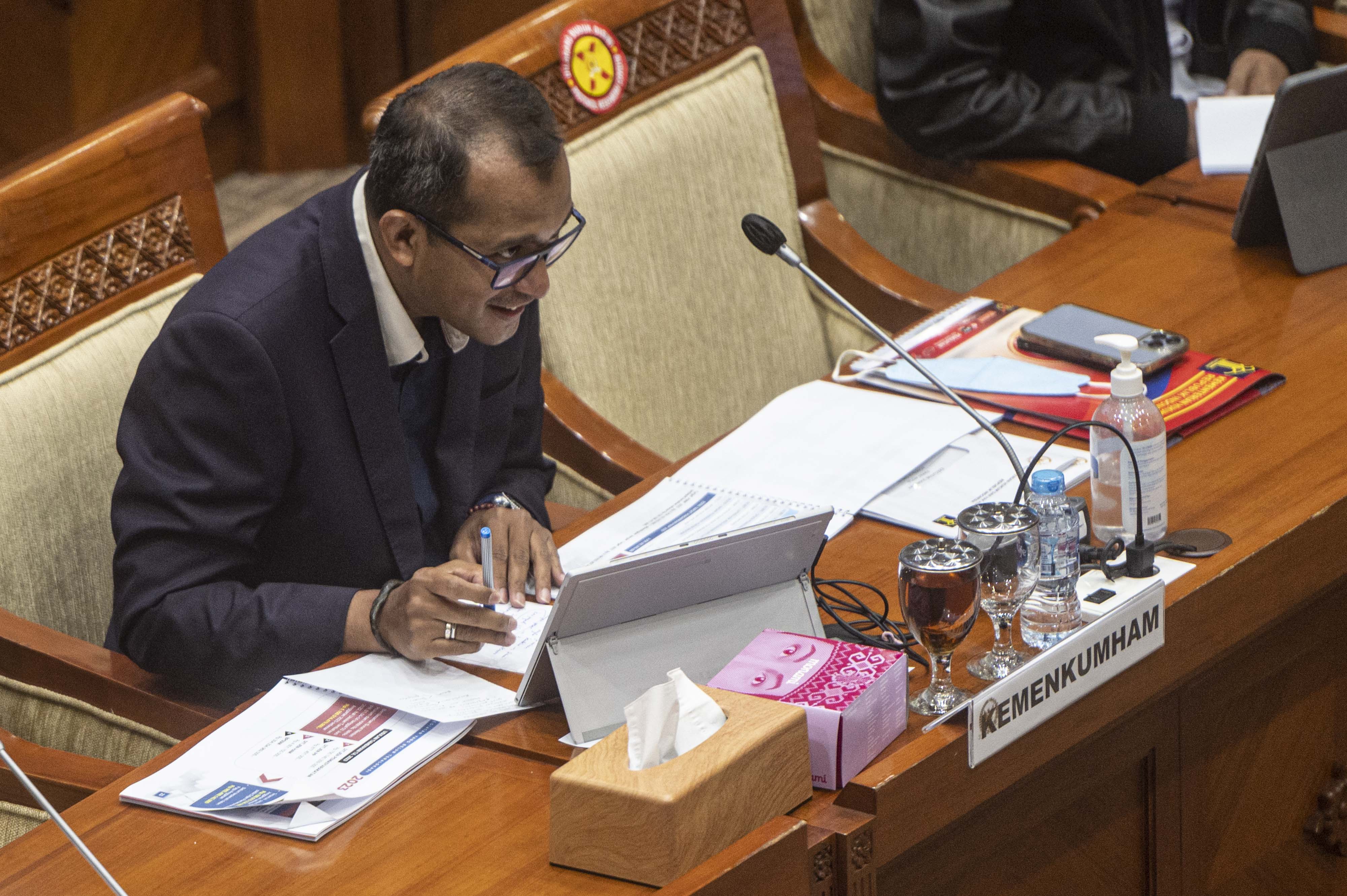 Wamenkumham Edward Omar Sharif Hiariej 