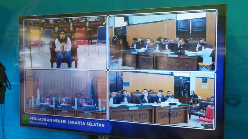 Suasana sidang dengan terdakwa Bharada E