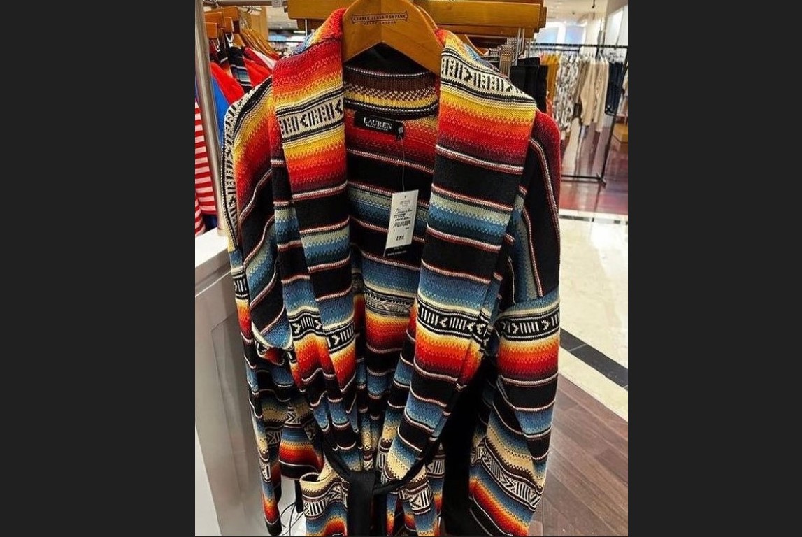 Jaket berlabel Ralph Lauren yang disebut memplagiat desain suku asli Meksiko