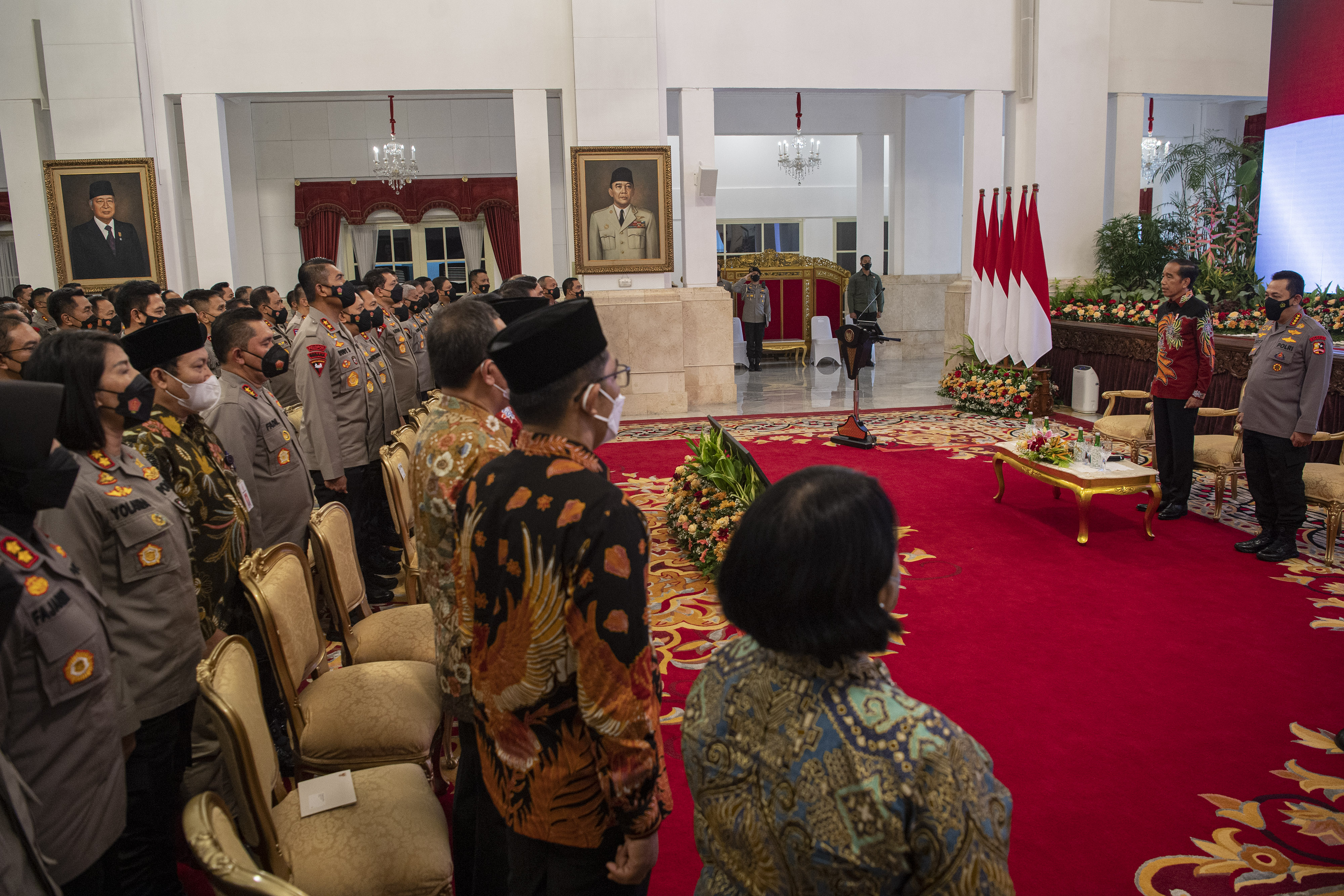 Presiden Joko Widodo memberikan pengarahan kepada 559 pejabat Polri dari Pati, Kapolda, dan Kapolres di Istana Negara, Jumat (14/10).