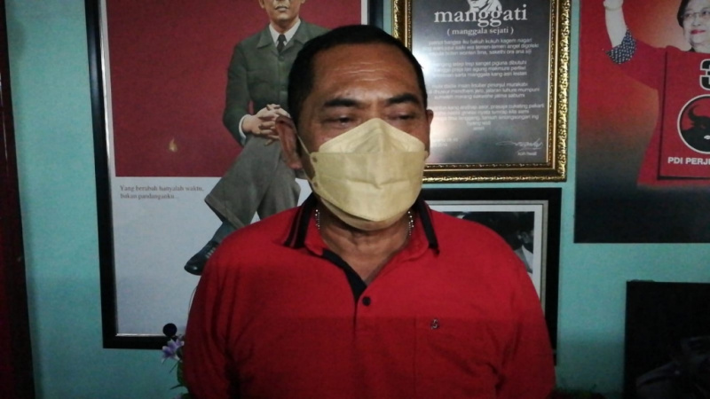 Ketua DPC PDIP Surakarta, FX Hadi Rudyatmo. i )