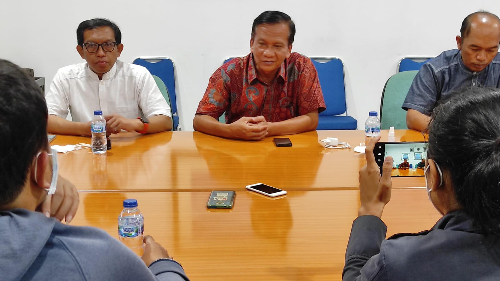 Ketua Forum 2045 Dr. Untoro Hariadi (tengah) 