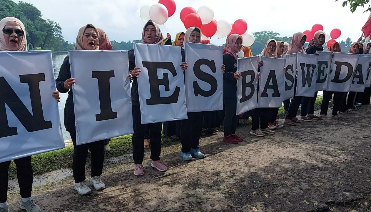 Relawan Jaringan Nasional (Jarnas) Pasundan P-24 menggelar deklarasi terhadap Anies Baswedan Presiden 2024. 