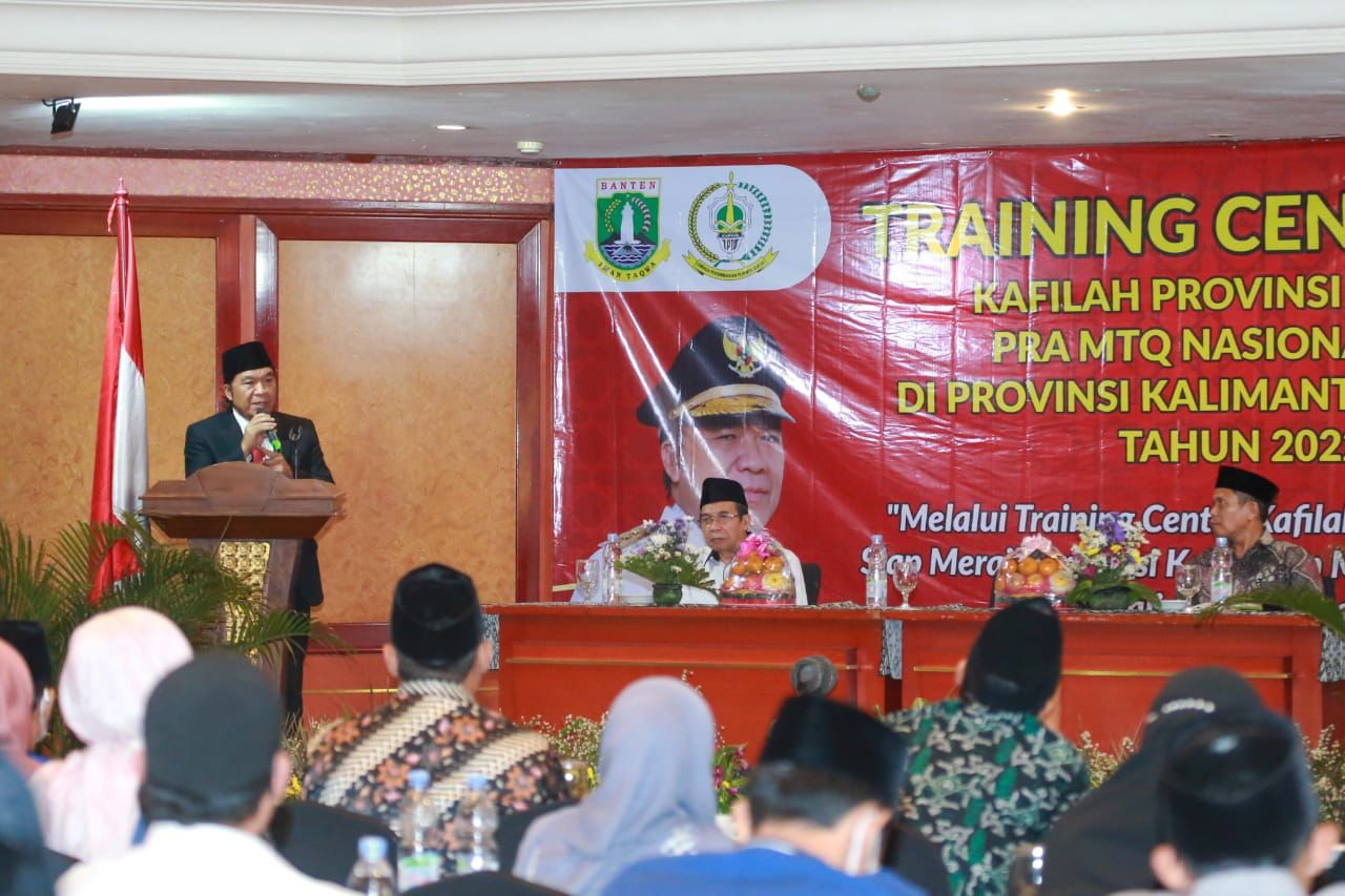 Pj Gubernur Banten Al Muktabar melepas Kafilah Provinsi Banten pada Musabaqah Tilawatil Qur'an XXIX Kalimantan Selatan Tahun 2022. 