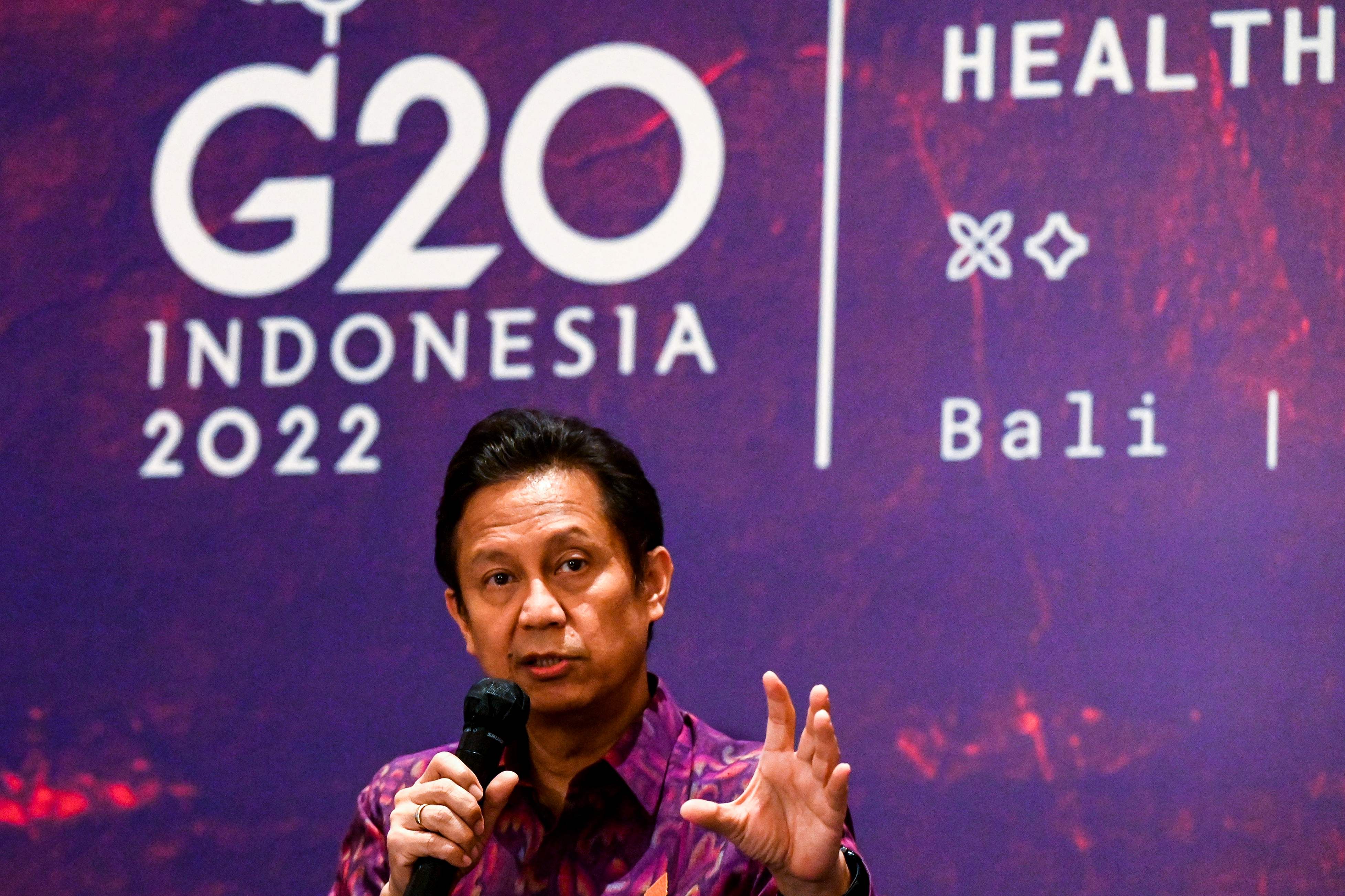 Menteri Kesehatan RI Budi Gunadi Sadikin berbicara pada pertemuan puncak para menkes G20 di resor Jimbara, Bali, Jumat (28/10).