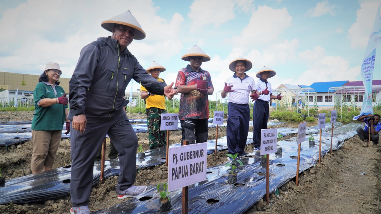 Pj Gubernur Papua Barat, Komjen Pol (Purn) Drs. Paulus Waterpauw M.Si melaunching GNPIP di kawasan Agrowisata milik Pemkab Sorong, Jumat (21