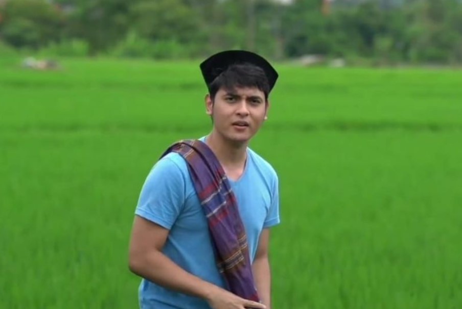 Yogi Werner dalam perannya sebagai Kabayan dalam serial Kabayan Milenial.