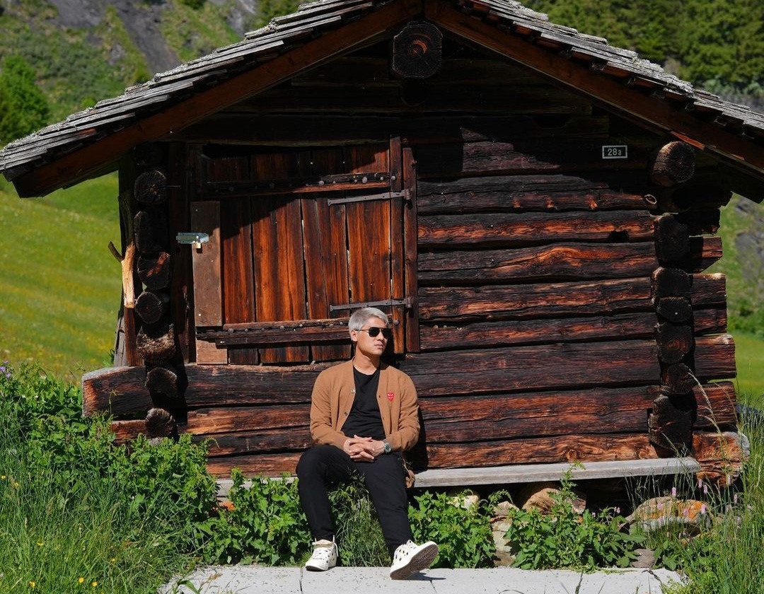 Potret selebritas Rizky Billar yang tersandung kasus KDRT.