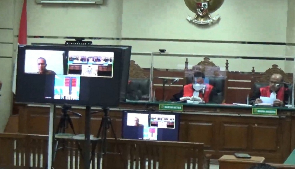Sidang putusan hakim nonaktif Pengadilan Negeri Surabaya, Jawa Timur, Itong Isnaeni Hidayat, Selasa (25/10). 