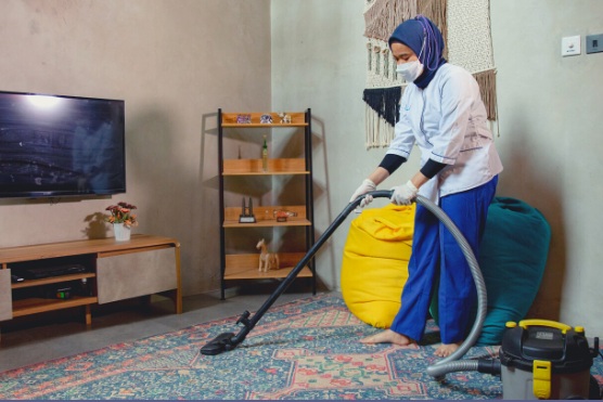 Seluruh jasa kebersihan Blau Smart Cleaner dilakukan professional cleaner yang telah melalui training intensif. 
