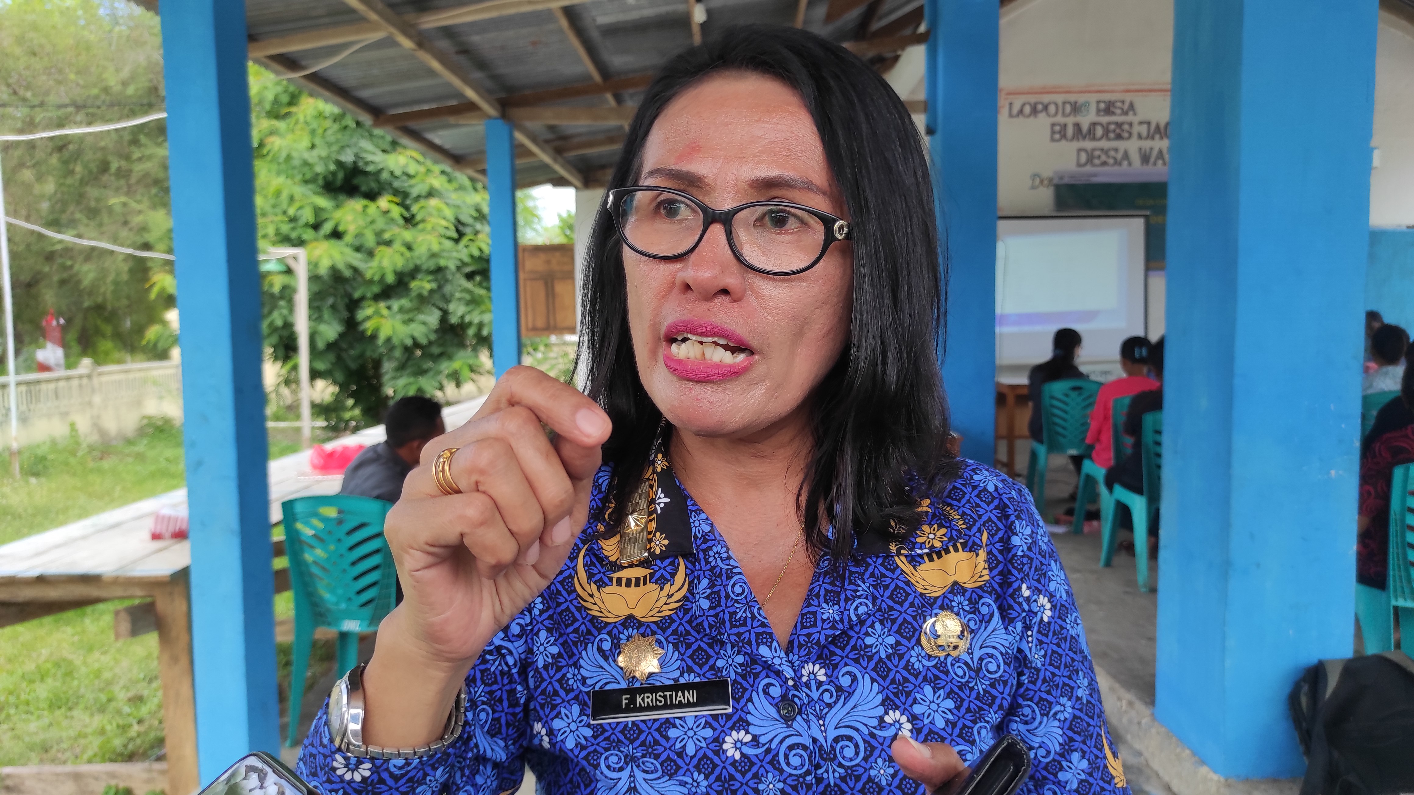 Kepala Dinas Pemberdayaan Masyarakat dan Desa Kabupaten Sikka atau Kadis PMD Kabupaten Sikka, Fitrinita Kristian. 