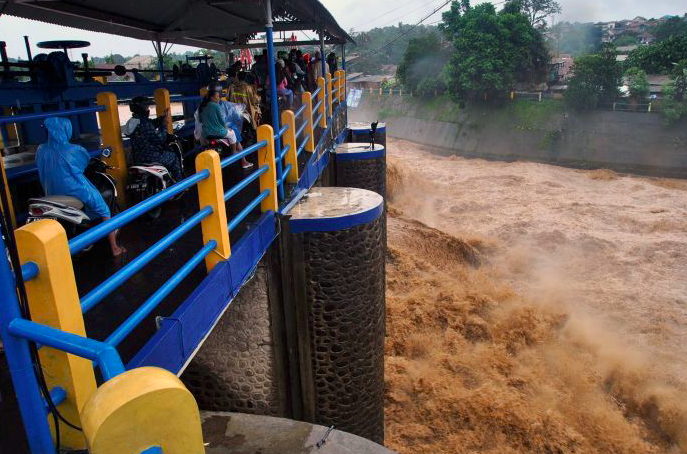 Kondisi bendung Katulampa, Bogor sudah siaga dua, ketinggian muka air mencapai 250 cm.