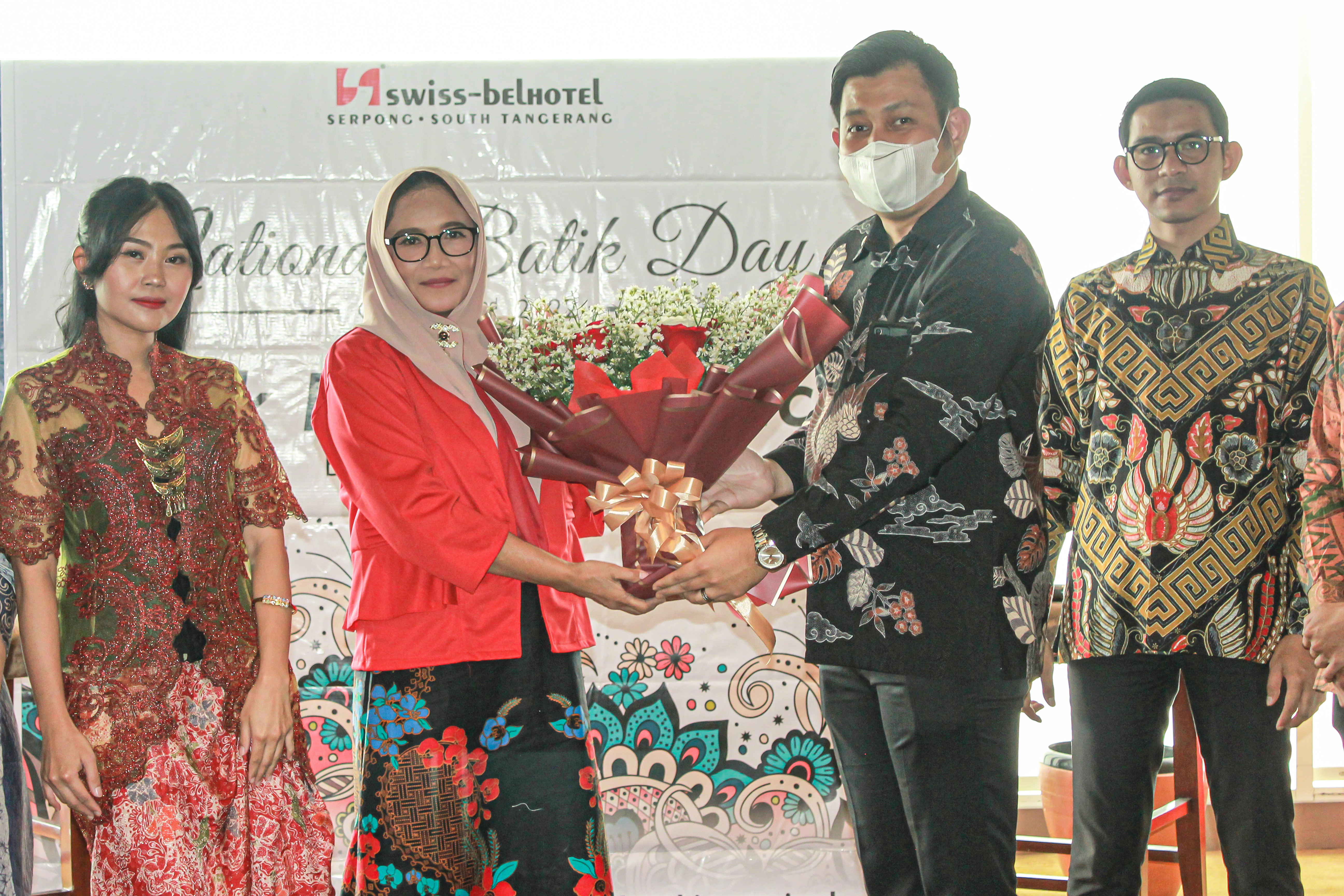 Swiss-Belhotel Serpong turut ikut melakukan gerakan nasional dengan menggelar kegiatan Fashion Show.