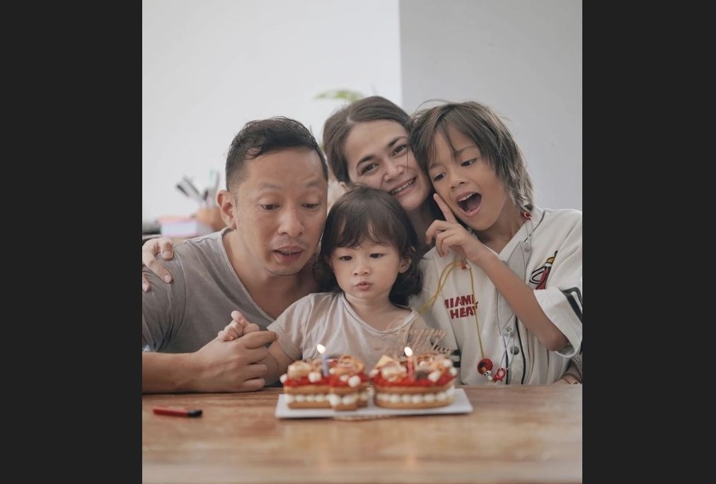 Selebritas Ringgo Agus Rahman dan keluarganya