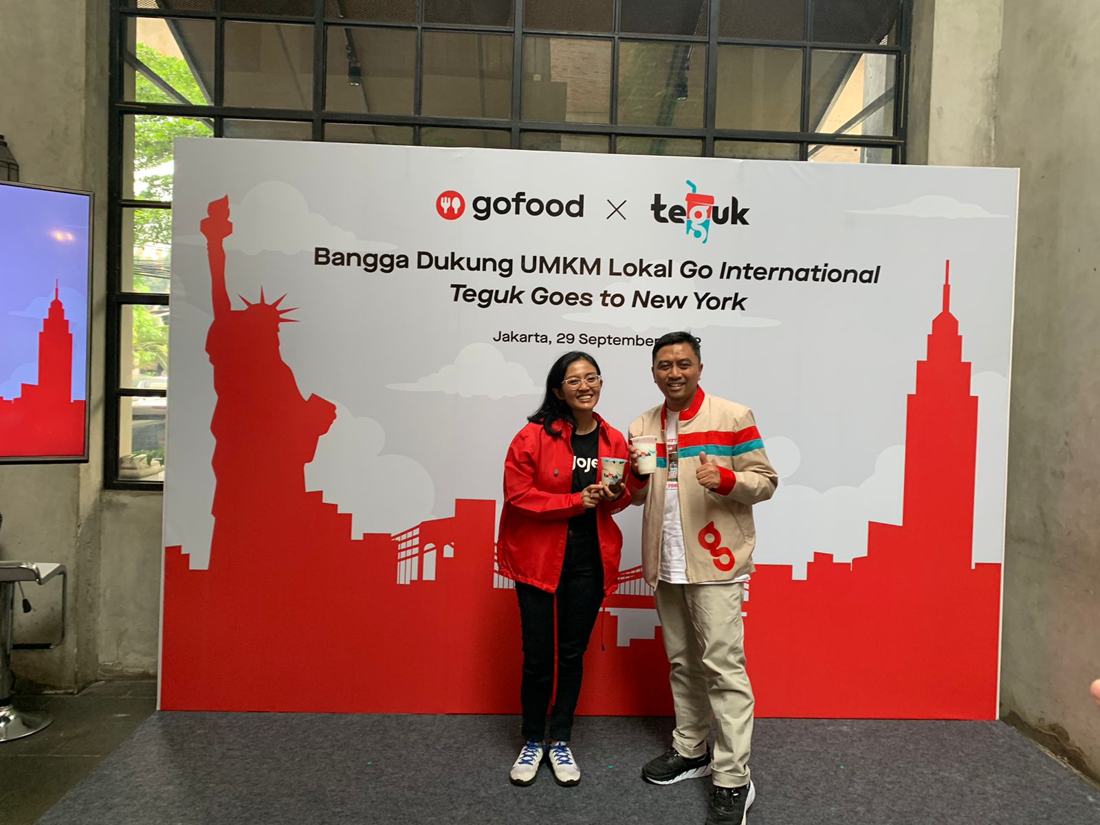  CEO Teguk Maulana Hakim (kanan)