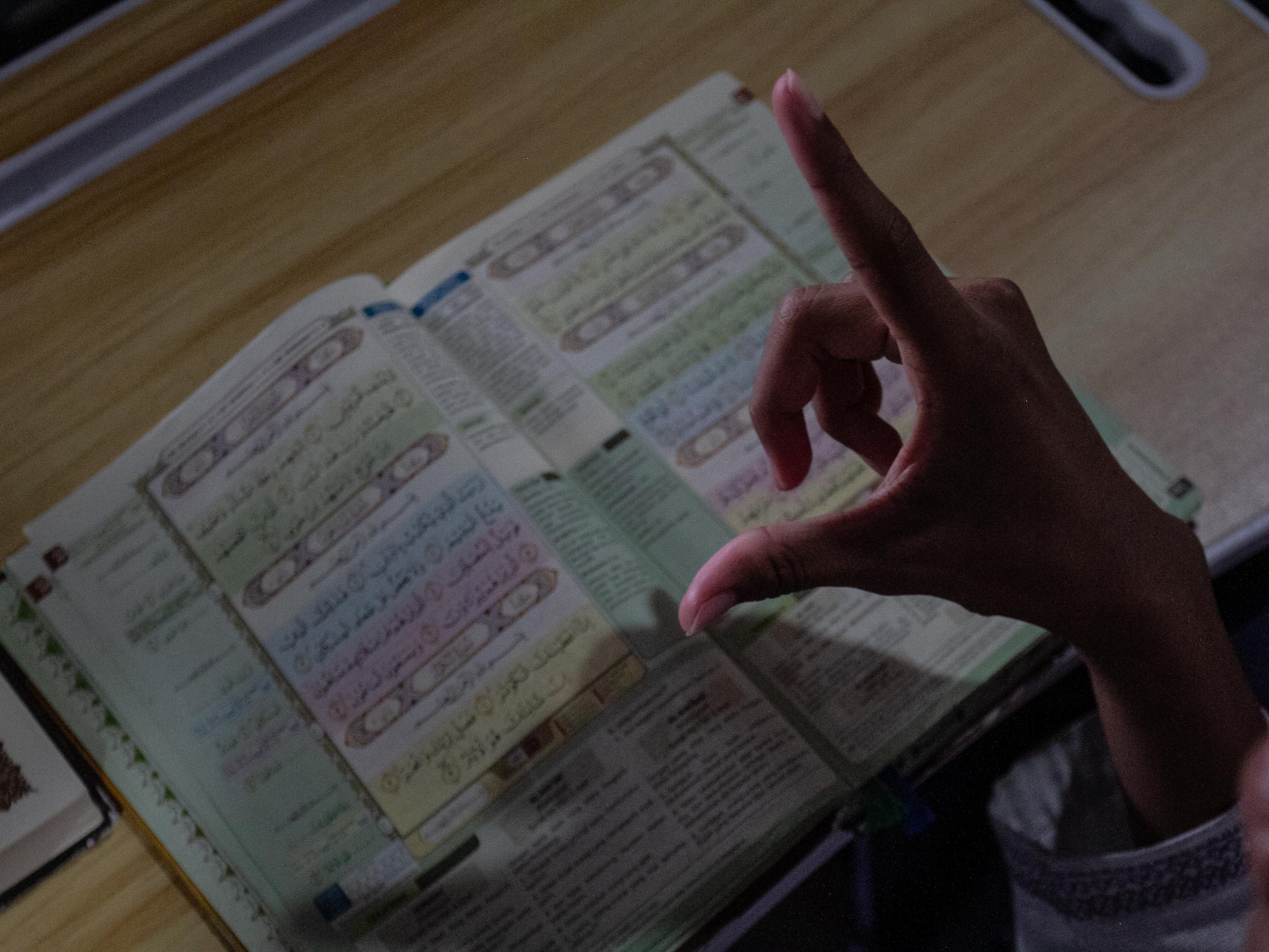 Santri membaca Al-Qur'an menggunakan bahasa isyarat di Pondok Pesantren Darul Ashom, Sleman, DI Yogyakarta, Jumat (26/8/2022).