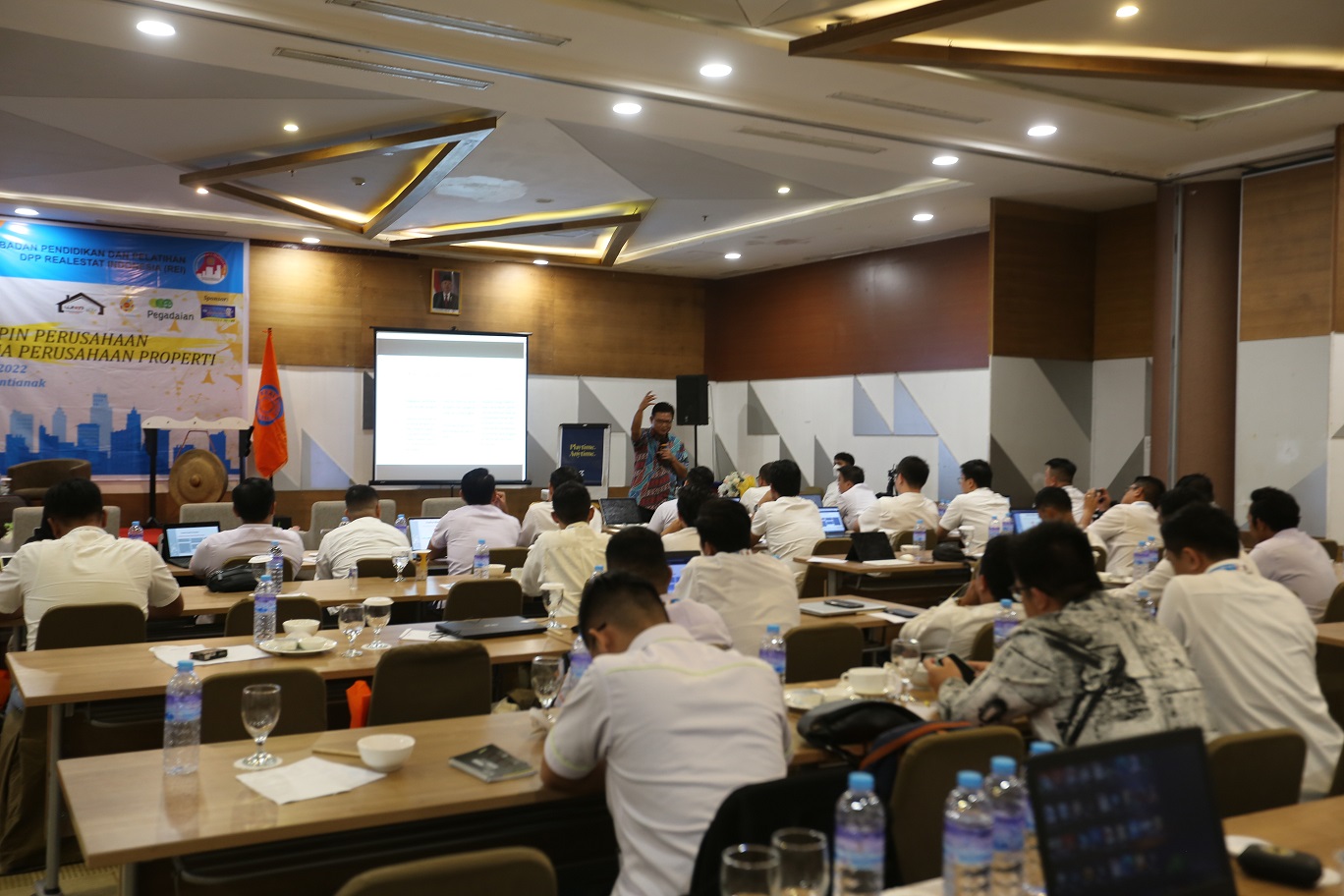 Suasana short course untuk pengembang yang digelar DPD REI Kalbar.