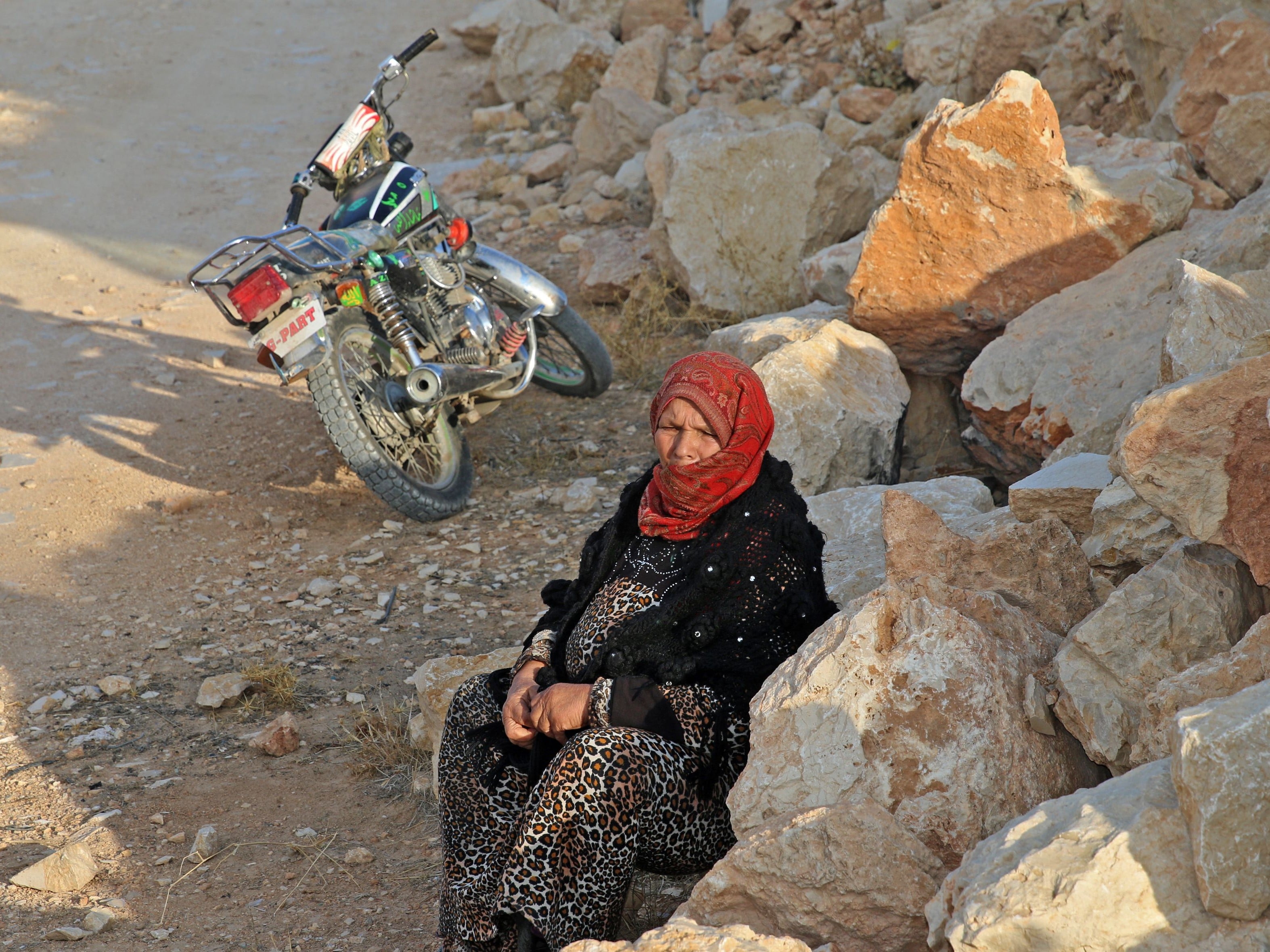 Pengungsi Suriah bersiap meninggalkan Libanon menuju wilayah Suriah melalui penyeberangan Wadi Hamid di Arsal pada 26 Oktober 2022.