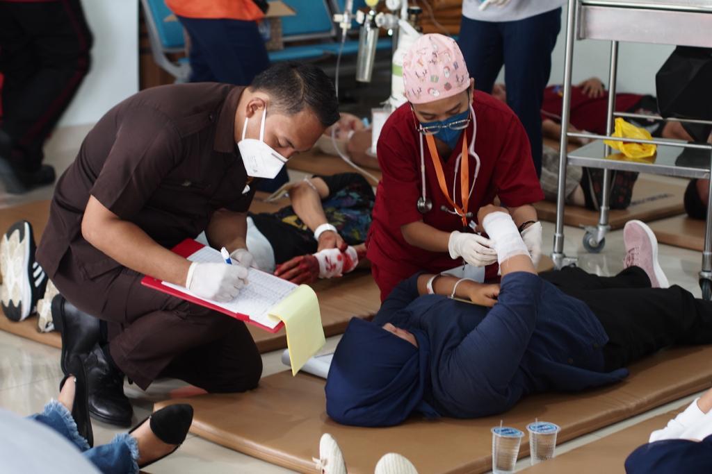 RS Premier Bintaro secara berkala melakukan simulasi kegawatdaruratan untuk menguji kesiapan para petugas rumah sakit.