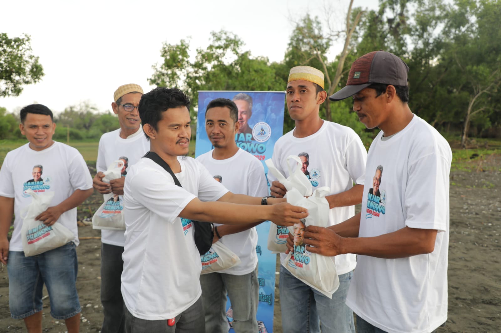 Selain deklarasi, Komunitas Nelayan Pesisir di Kabupaten Takalar juga mengedukasi 80 nelayan melalui pelatihan bertajuk “Pelatihan Safety da