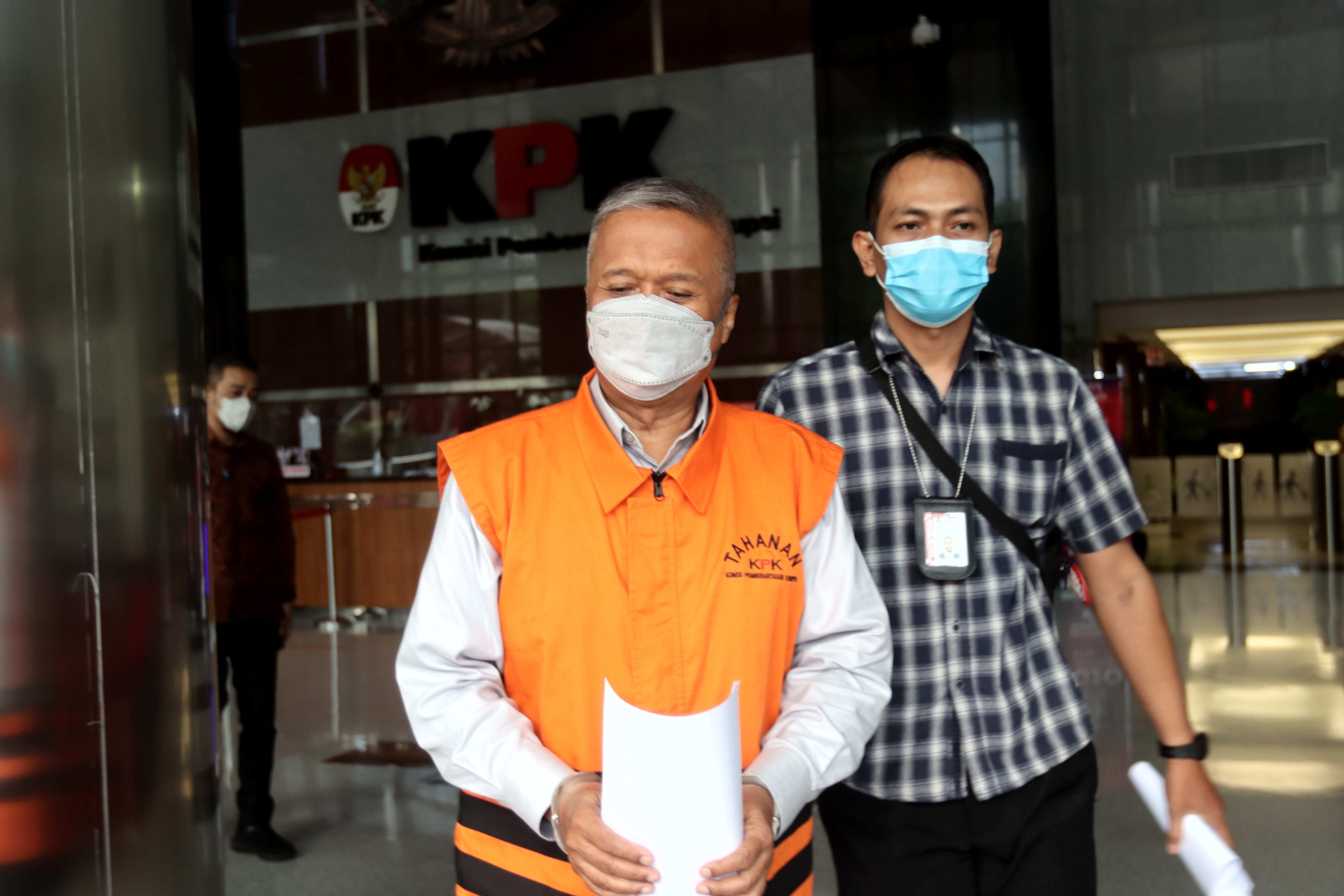 Tersangka Hakim Agung nonaktif Sudrajad Dimyati (rompi tahanan) menjalani pemeriksaan perdana di Gedung KPK Jakarta, Rabu (12/10).
