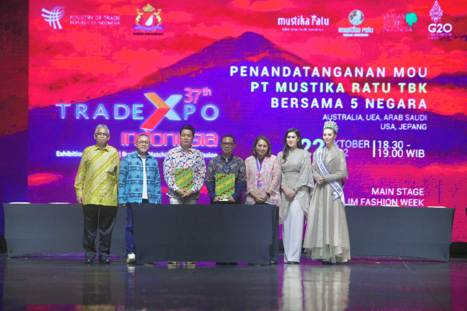 Penandatanganan kontrak kerja dagang  dengan mitra buyer dari lima negara. 