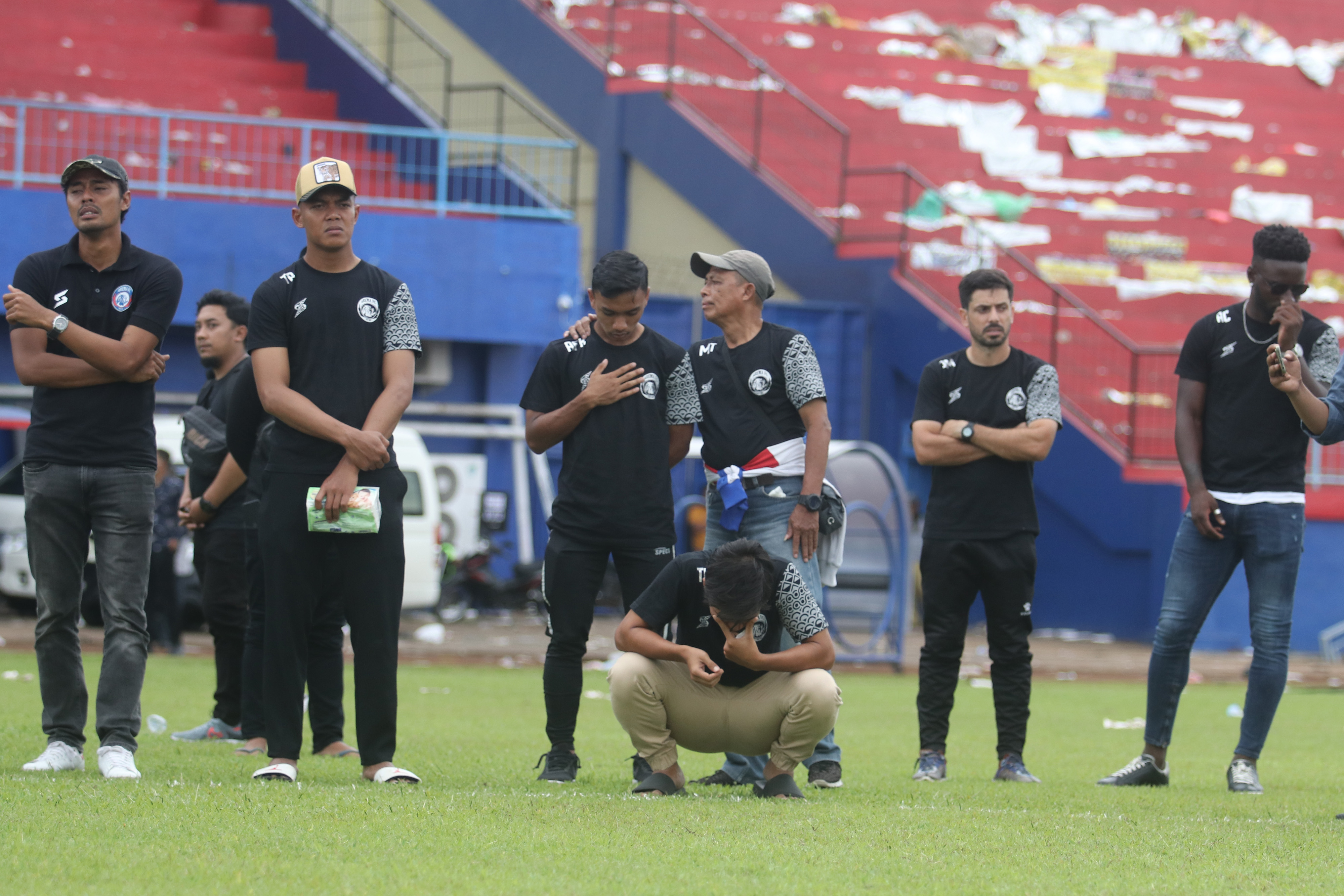 Pemain dan official Arema FC mendatangi Stadion Kanjuruhan 