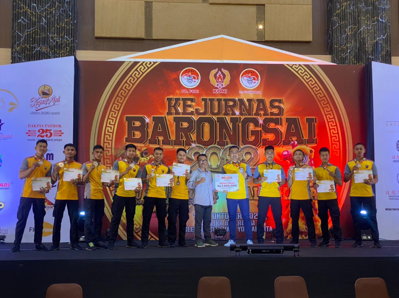  Tim Barongsai Sparta Polresta Surakarta rebut juara II pada Kejurnas FOBI di Sleman, DI Yogjakarta yang berakhir Minggu (9/10)