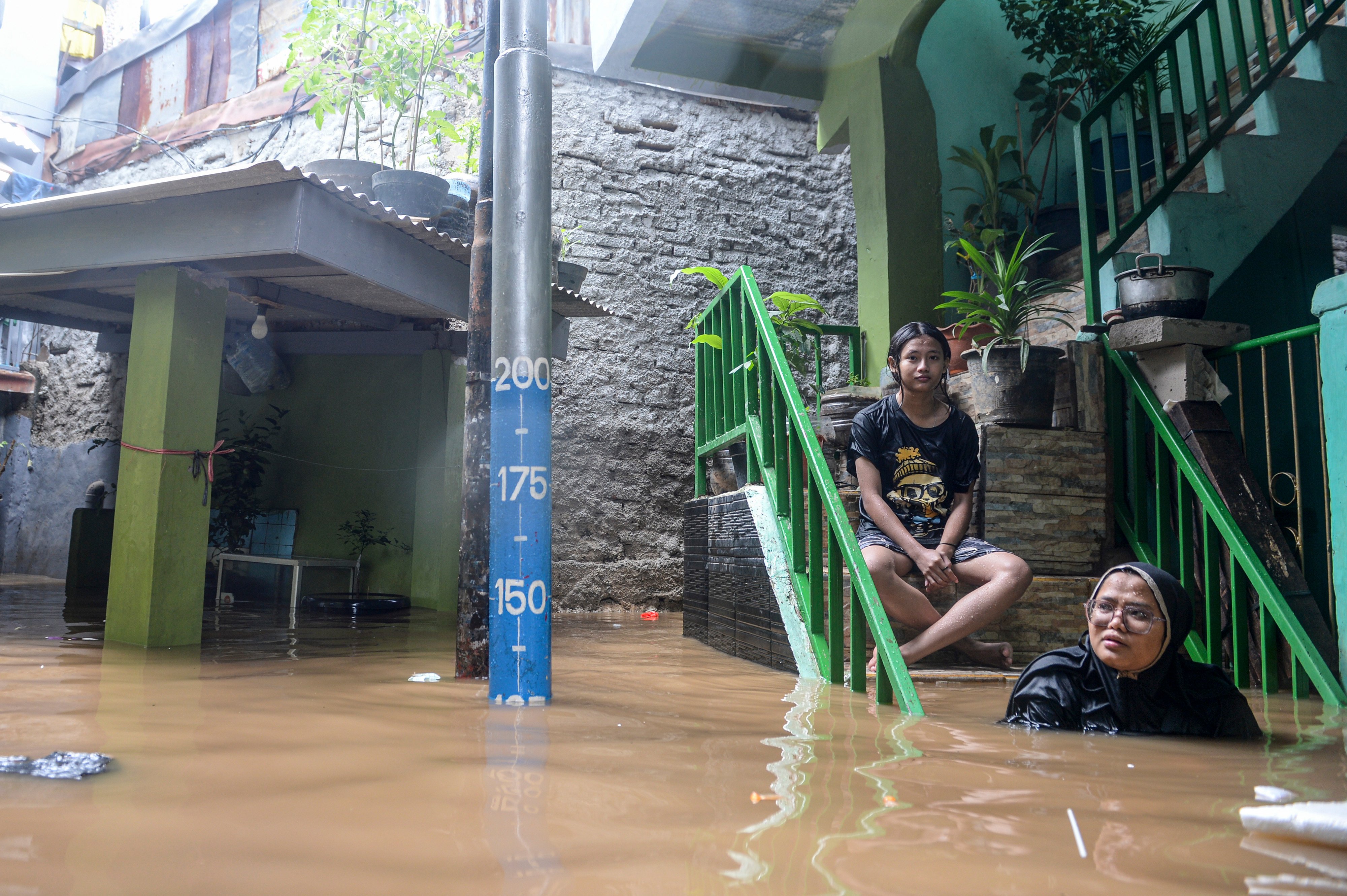 Banjir merendam di kawasan Kebon Pala, Kampung Melayu, Jatinegara, Jakarta Timur, tahun lalu.