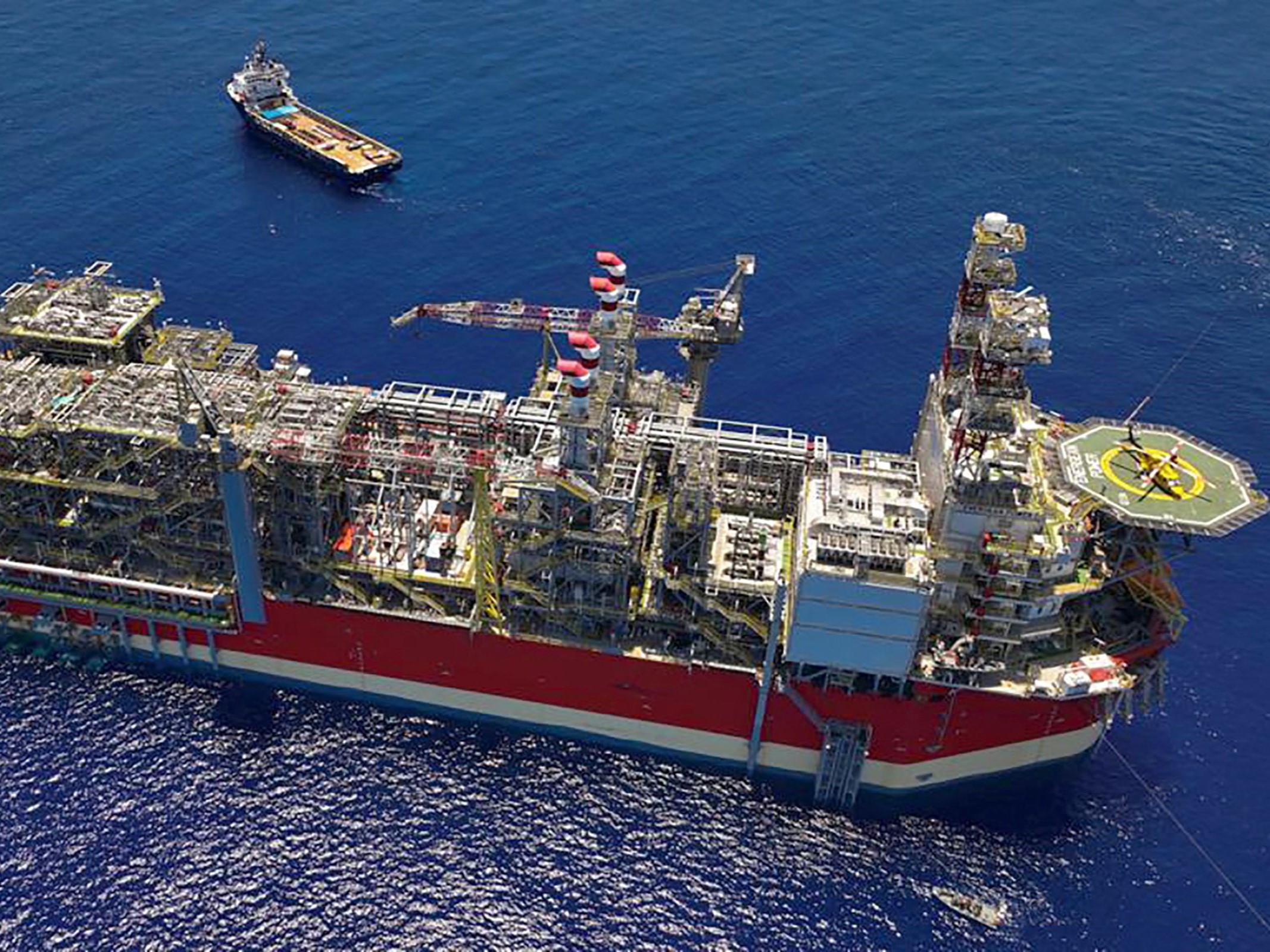 Kapal Energean Floating Production Storage and Offloading (FPSO) di ladang Karish, ladang gas lepas pantai di laut Mediterania.