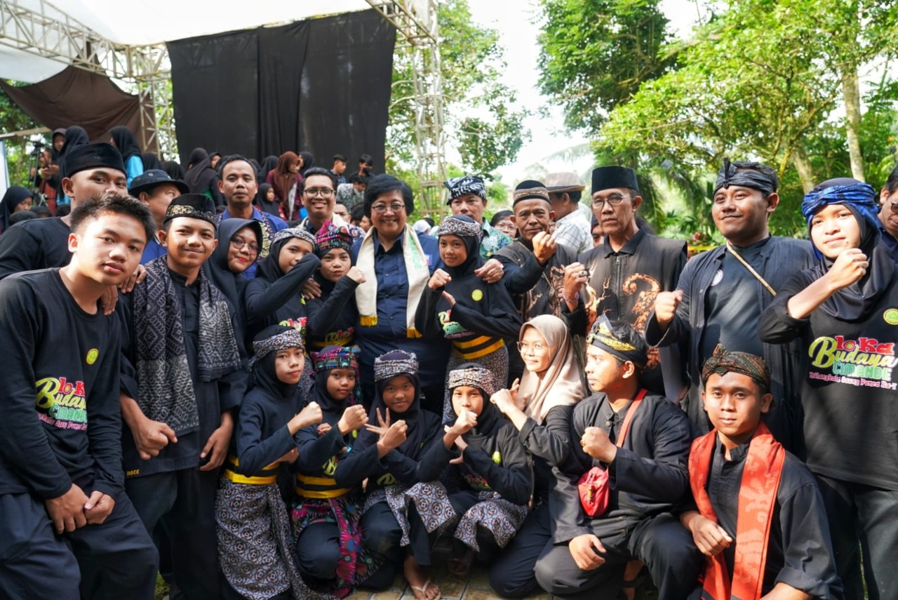 Acara puncak 42 tahun Walhi  dan peluncuran Akademi Ekologi Walhi digelar di Training Center Walhi, di Kecamatan. Caringin, Bogor, Jabar.