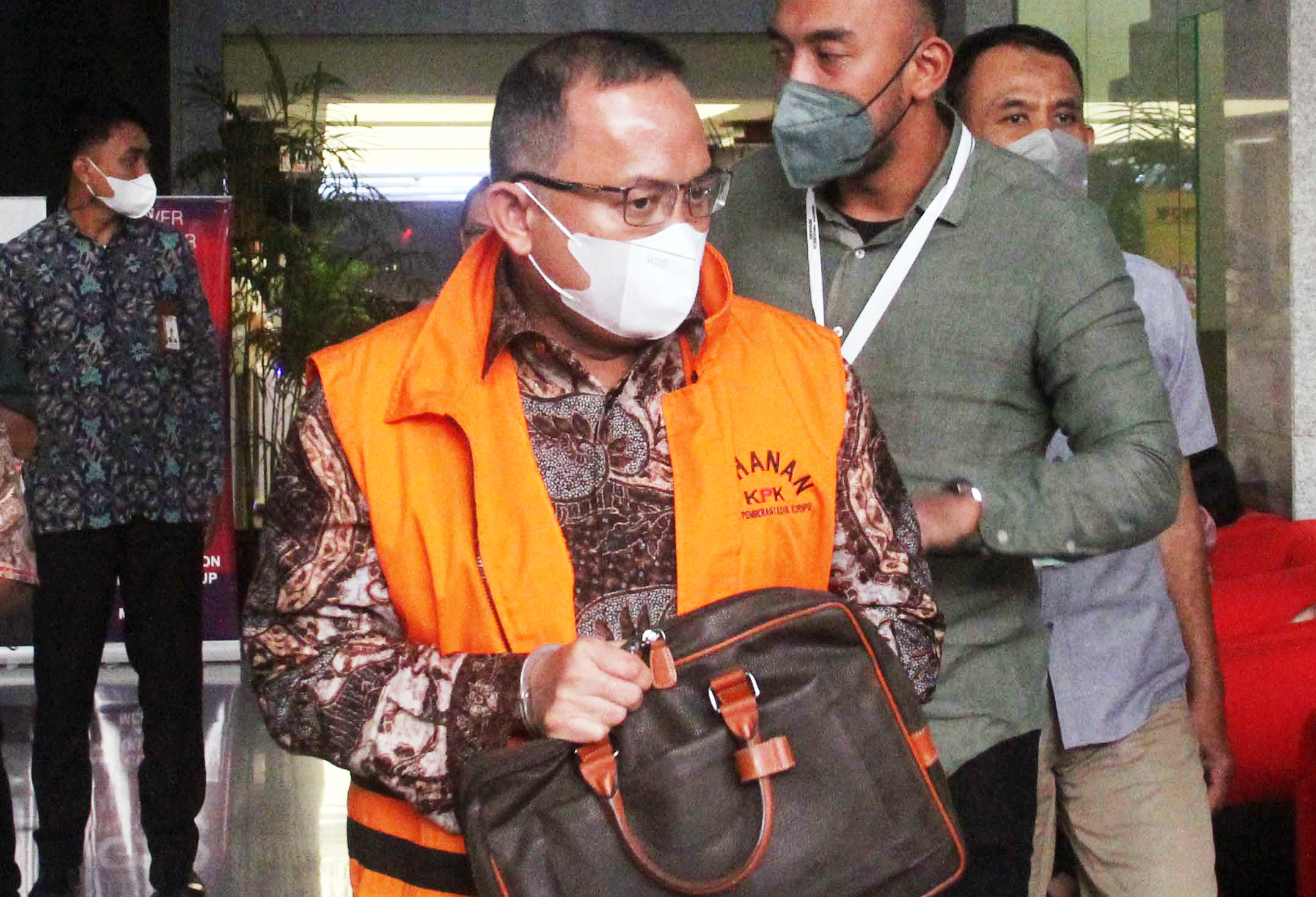 Terdakwa mantan Bupati Musi Banyuasin Dodi Reza Alex Noerdin usai sidang pembacaan putusan di Gedung KPK, Jakarta, 6 Juli 2022.