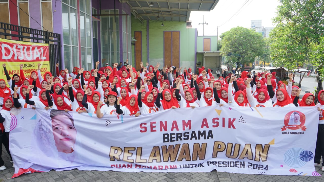  Relawan Puan menggelar Senam Asik dan Deklarasi di Surabaya, Jawa Timur, Kamis (6/10).