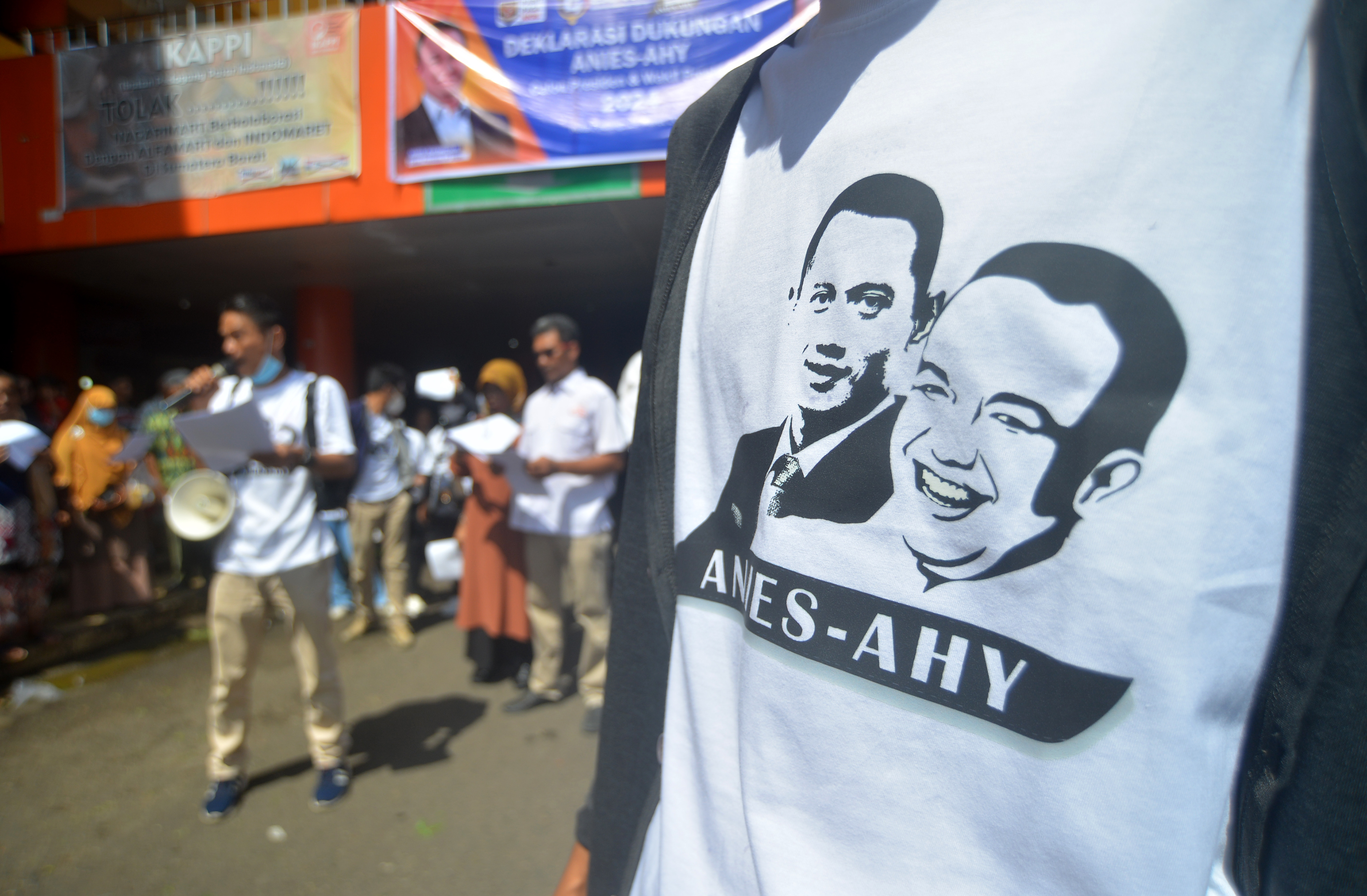 Kaos bergambar Anies Baswedan dan Agus Harimurti Yudhoyono (AHY) 