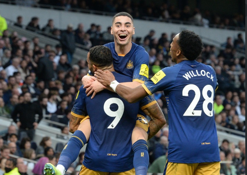 Pemain Newcastle United Miguel Almiron melakukan selebrasi usai mencetak gol ke gawang Tottenham Hotspur di laga Liga Primer Inggris. 