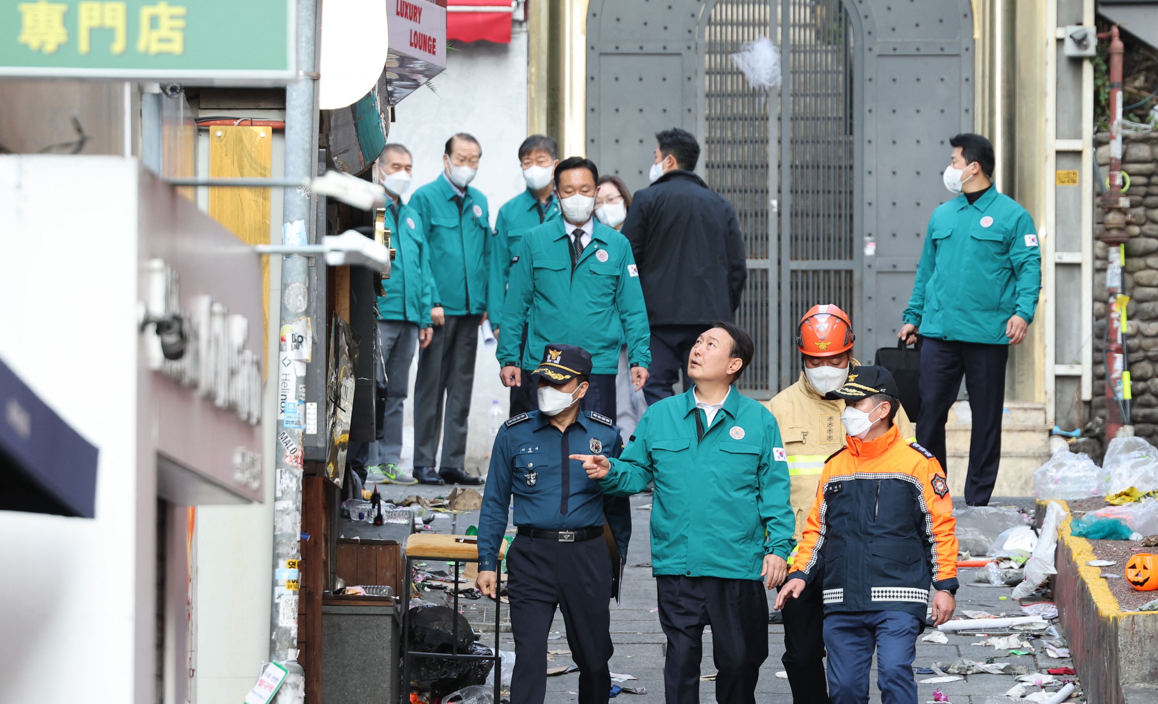 Presiden Korea Selatan Yoon Suk-yeol datangi lokasi kejadian tragedi Halloween di Itaewon, Korea Selatan. 