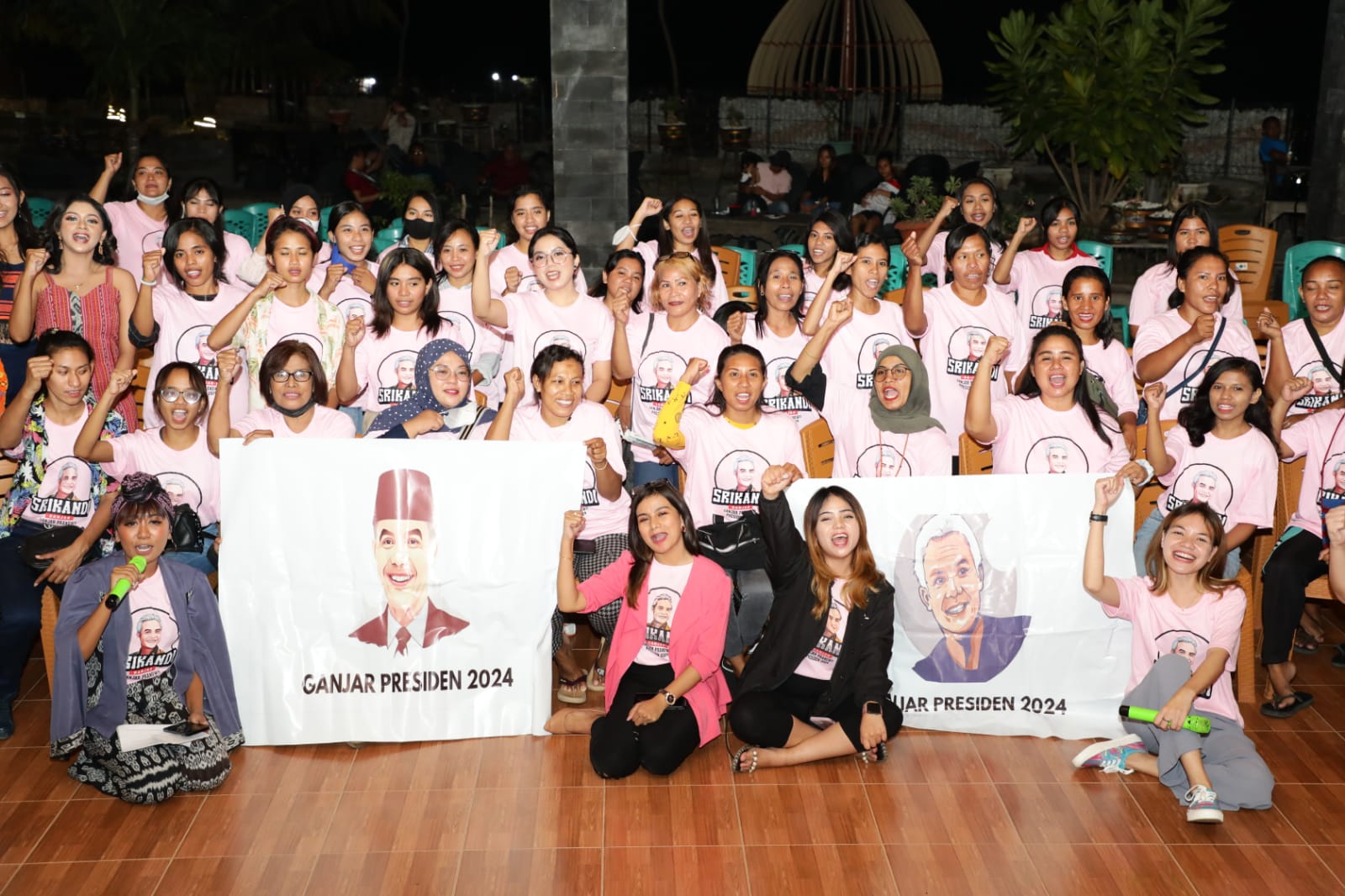 Ratusan perempuan yang tergabung dalam jaringan relawan Srikandi Ganjar NTT menyatakan dukungannya terhadap Ganjar Pranowo di Pilpres 2024