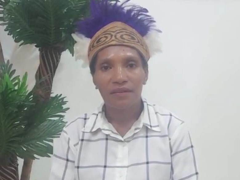 Perempuan Adat Sentani Jenny Gesawer.