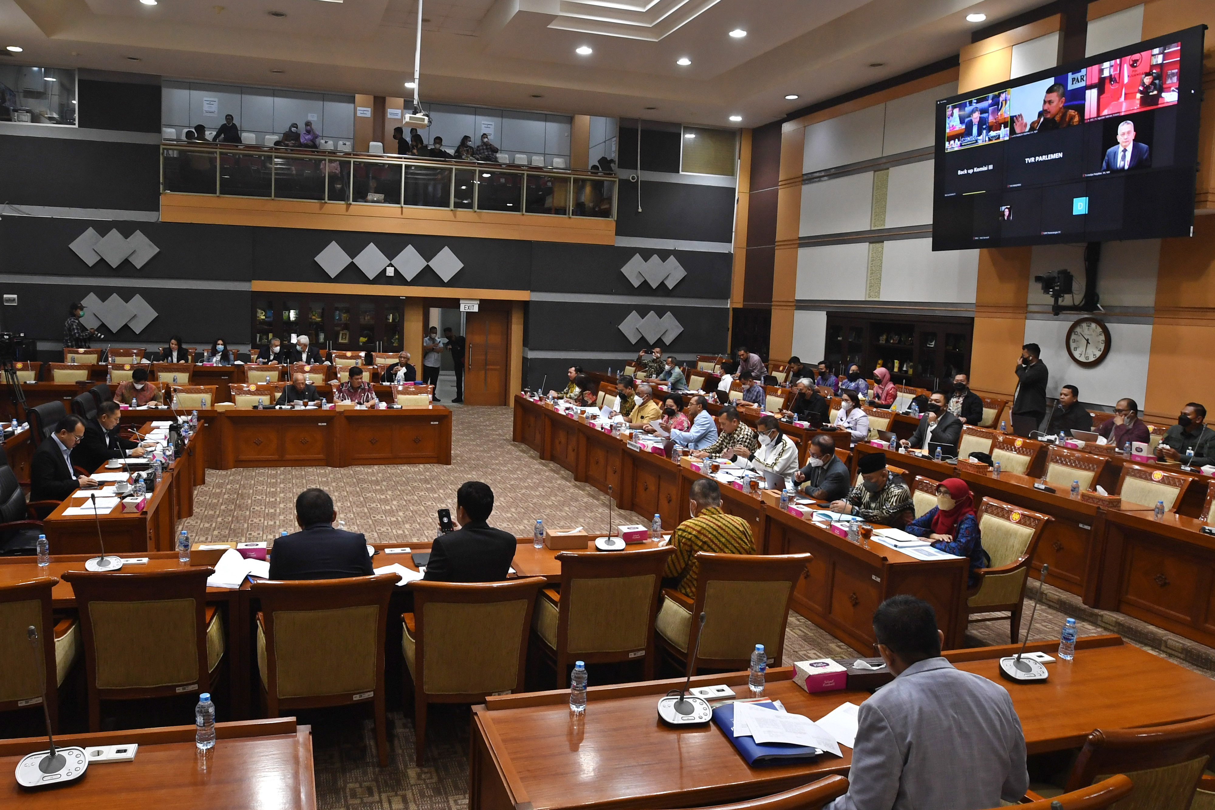Suasana rapat kerja bersama Komisi III DPR dengan Kementerian Hukum dan HAM di kompleks Parlemen, Senayan, Jakarta.