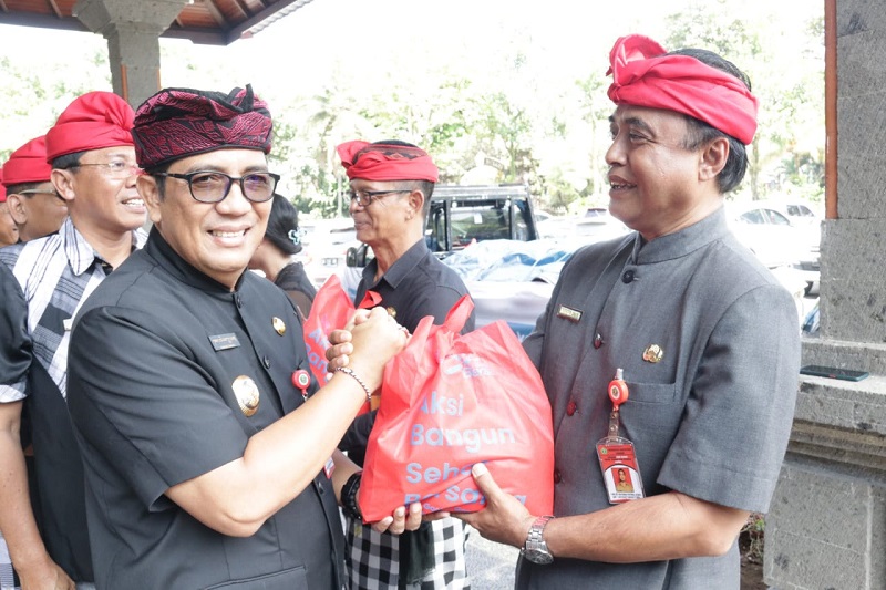 Penyerahan bantuan untuk korban banjir di Bali secara simbolis, Senin (21/11/2022)