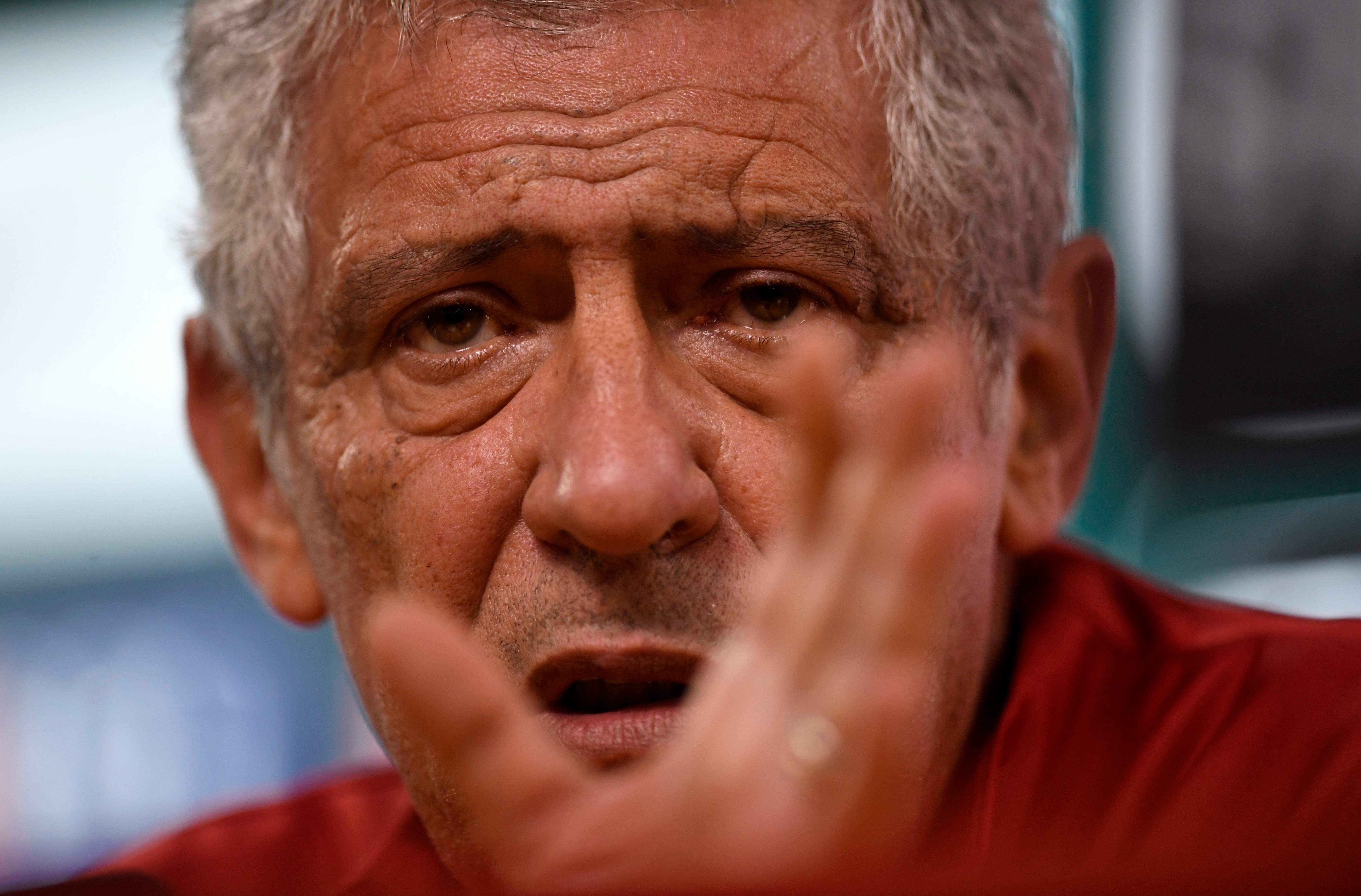  Pelatih Portugal Fernando Santos menepis isu disharmoni timnas Portugal, Kamis (17/11/2022)