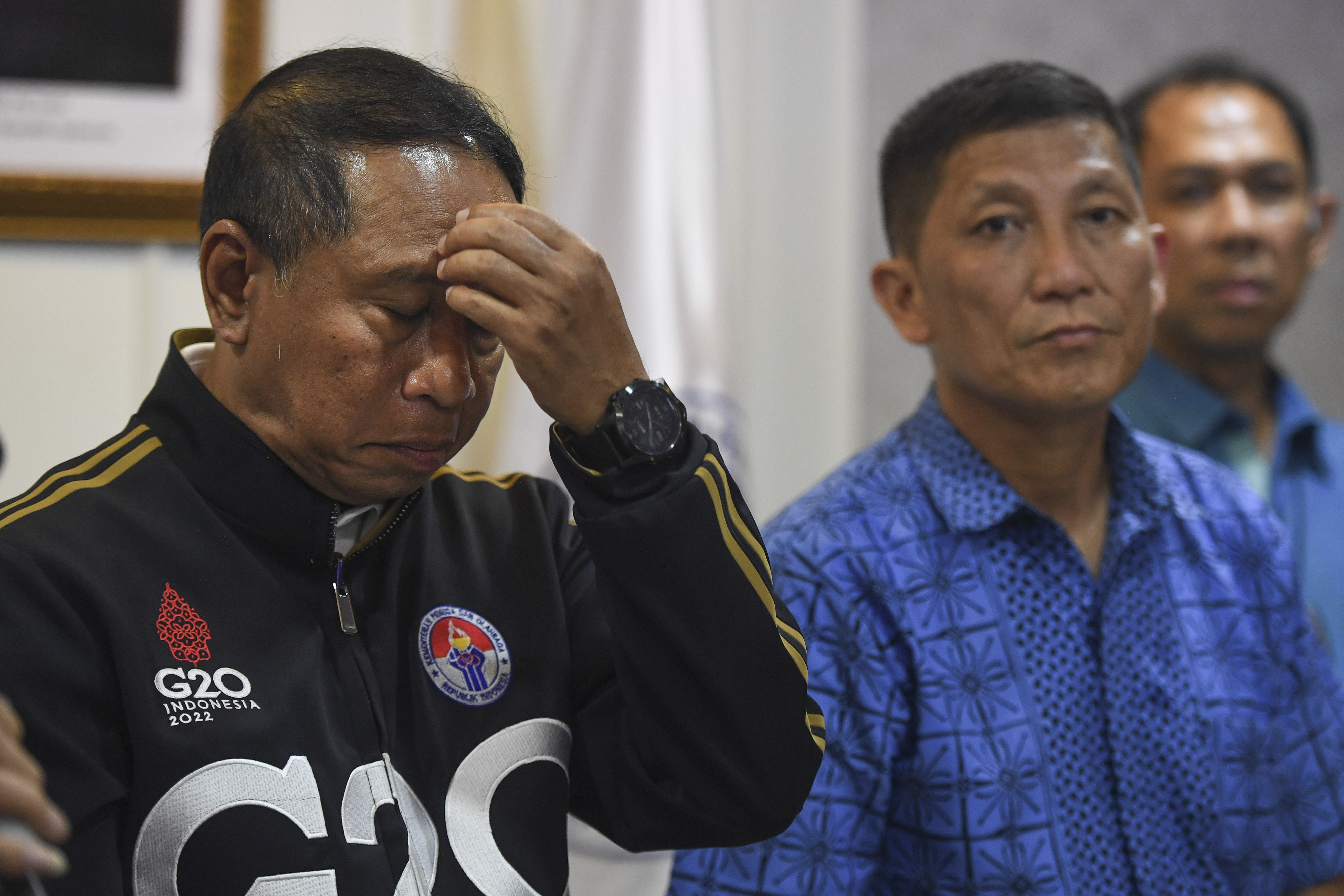 Menteri Pemuda dan Olahraga (Menpora) Zainudin Amali (kiri) bersama Direktur Utama PT Liga Indonesia Baru (LIB) Ferry Paulus