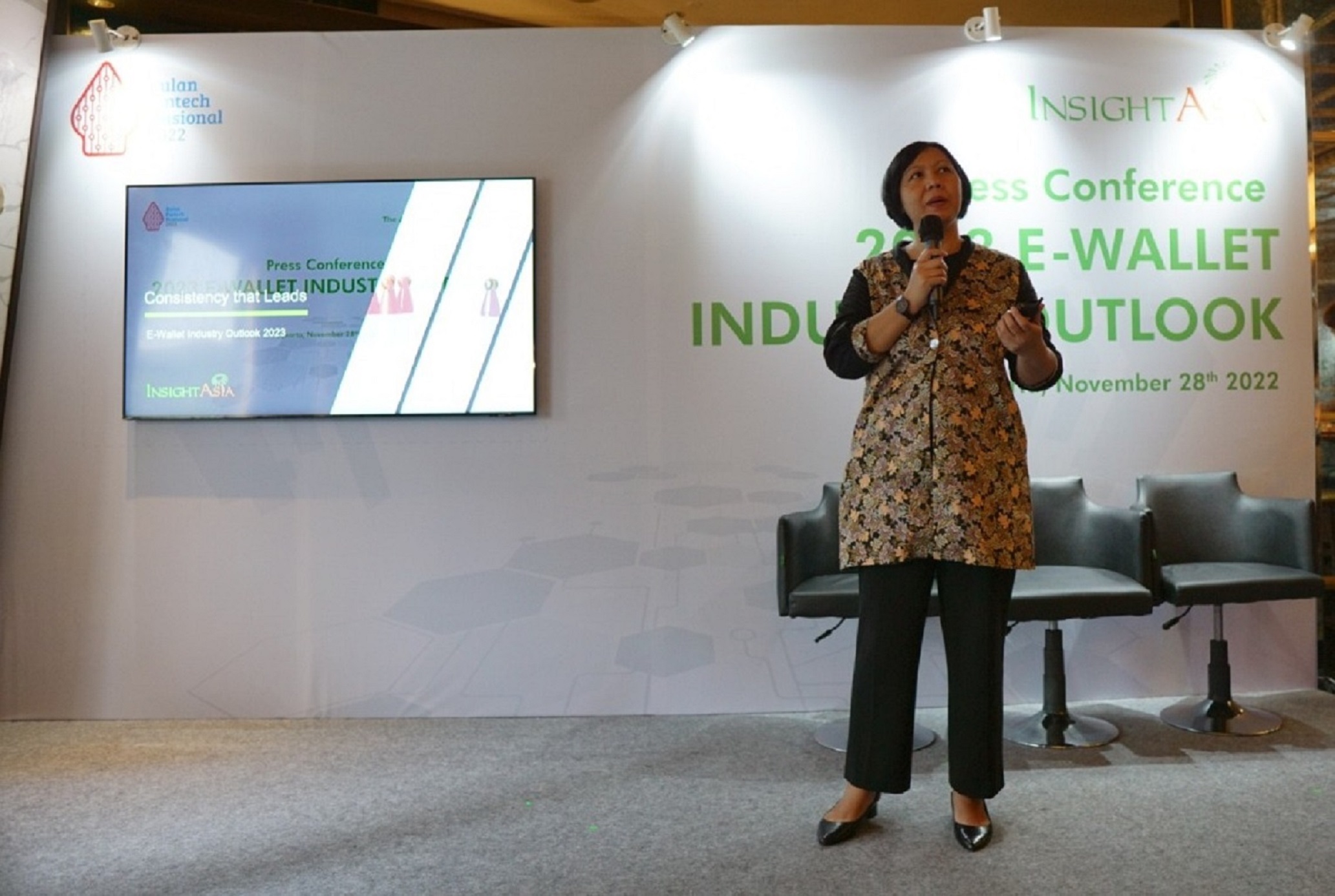 Pemaparan hasil riset E-wallet Industry Outlook