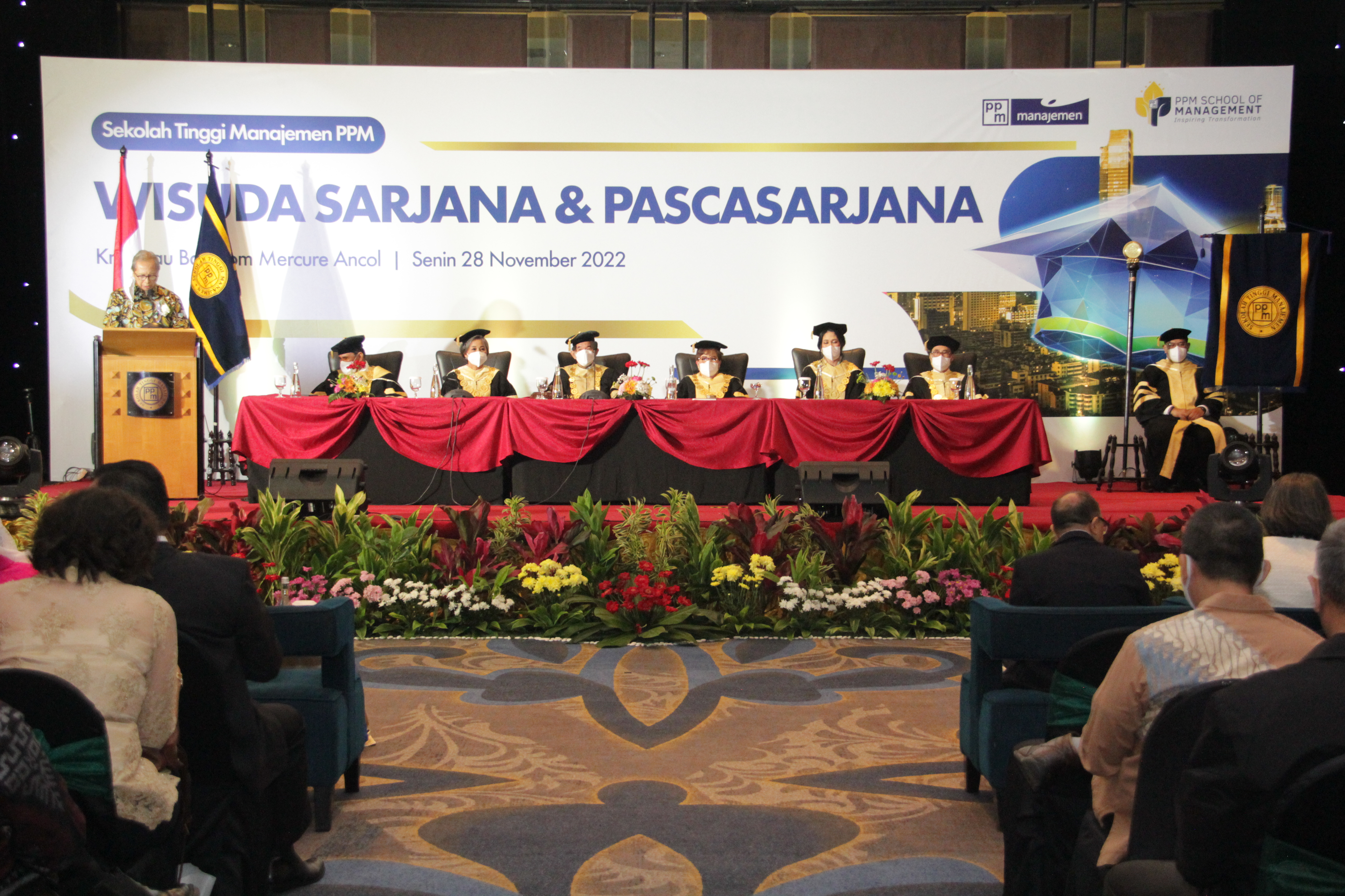 PPM School of Management (PPM SoM) menggelar acara wisuda di Krakatau Ballroom Mercure Ancol, Jakarta, Senin (28/11).